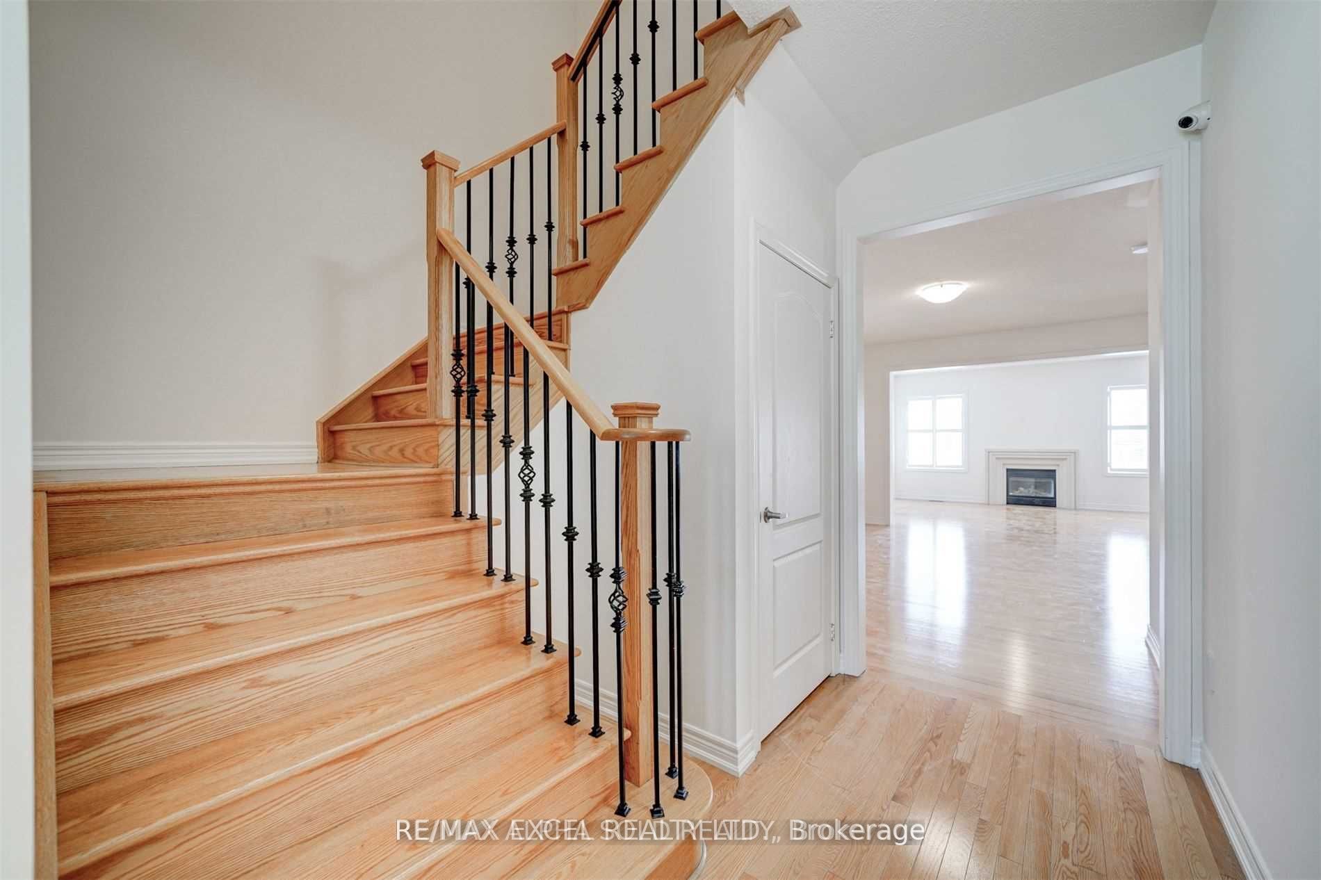 67 Alvin Curling Crescent Property Photo 5