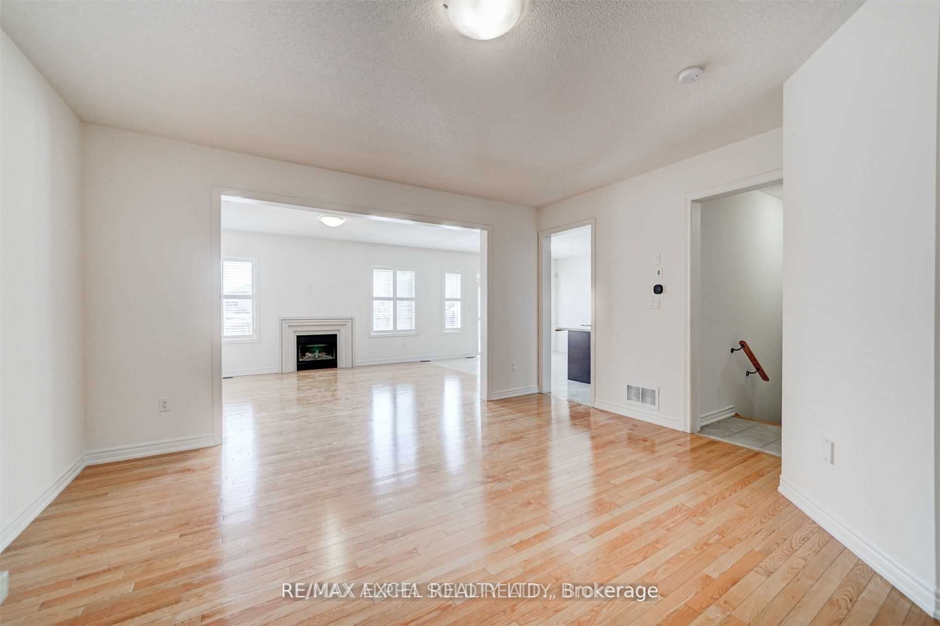 67 Alvin Curling Crescent Property Photo 7