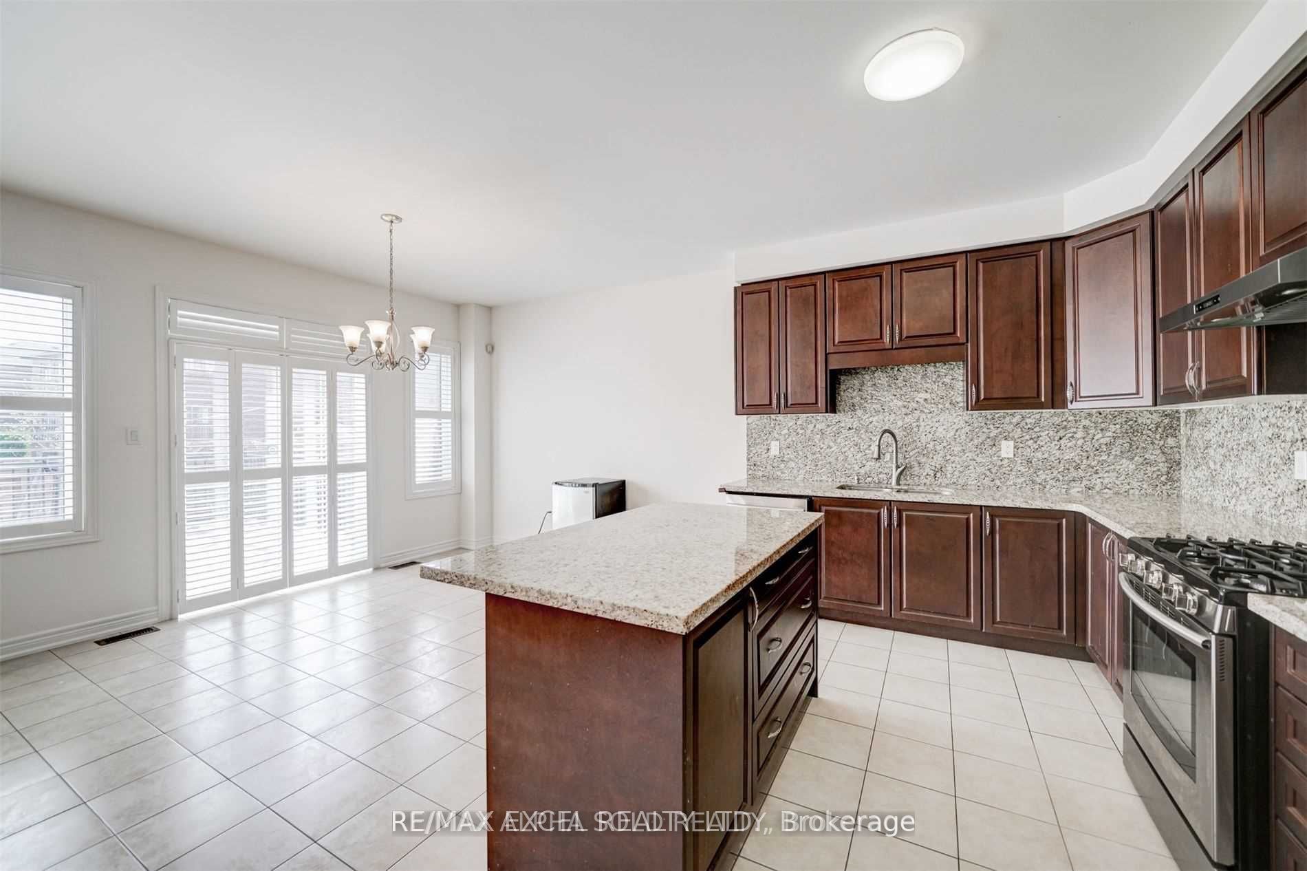 67 Alvin Curling Crescent Property Photo 16