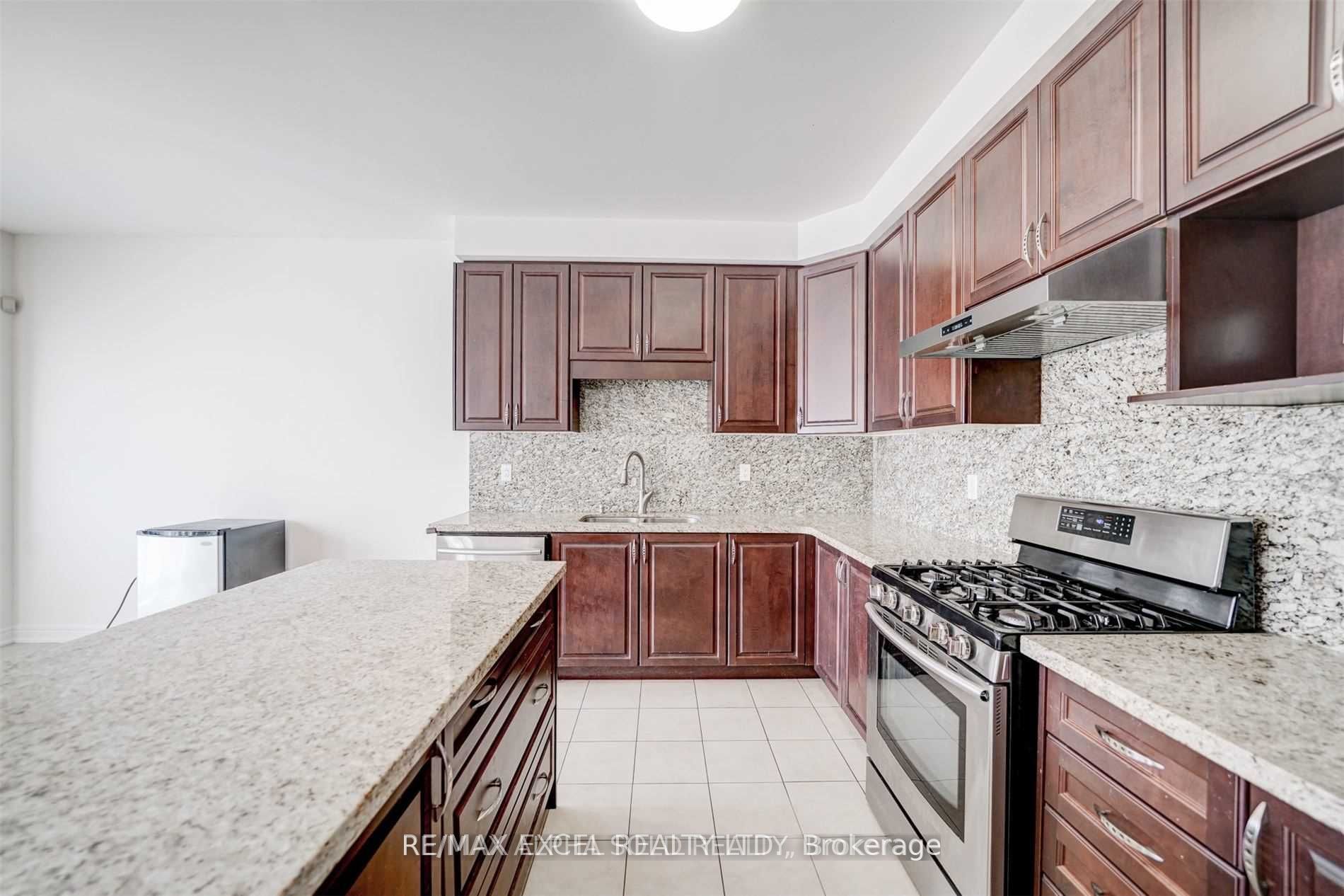 67 Alvin Curling Crescent Property Photo 17
