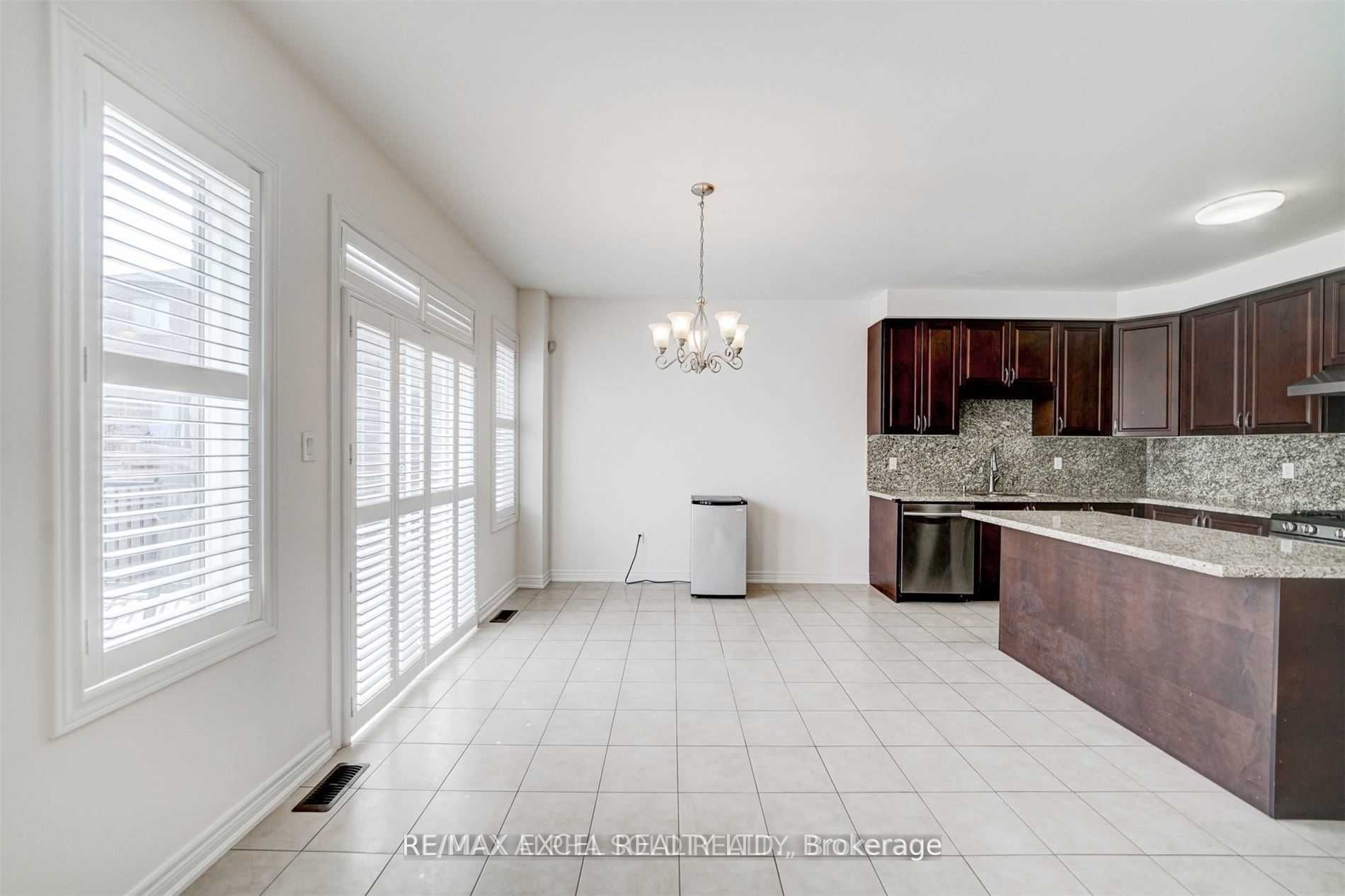67 Alvin Curling Crescent Property Photo 18