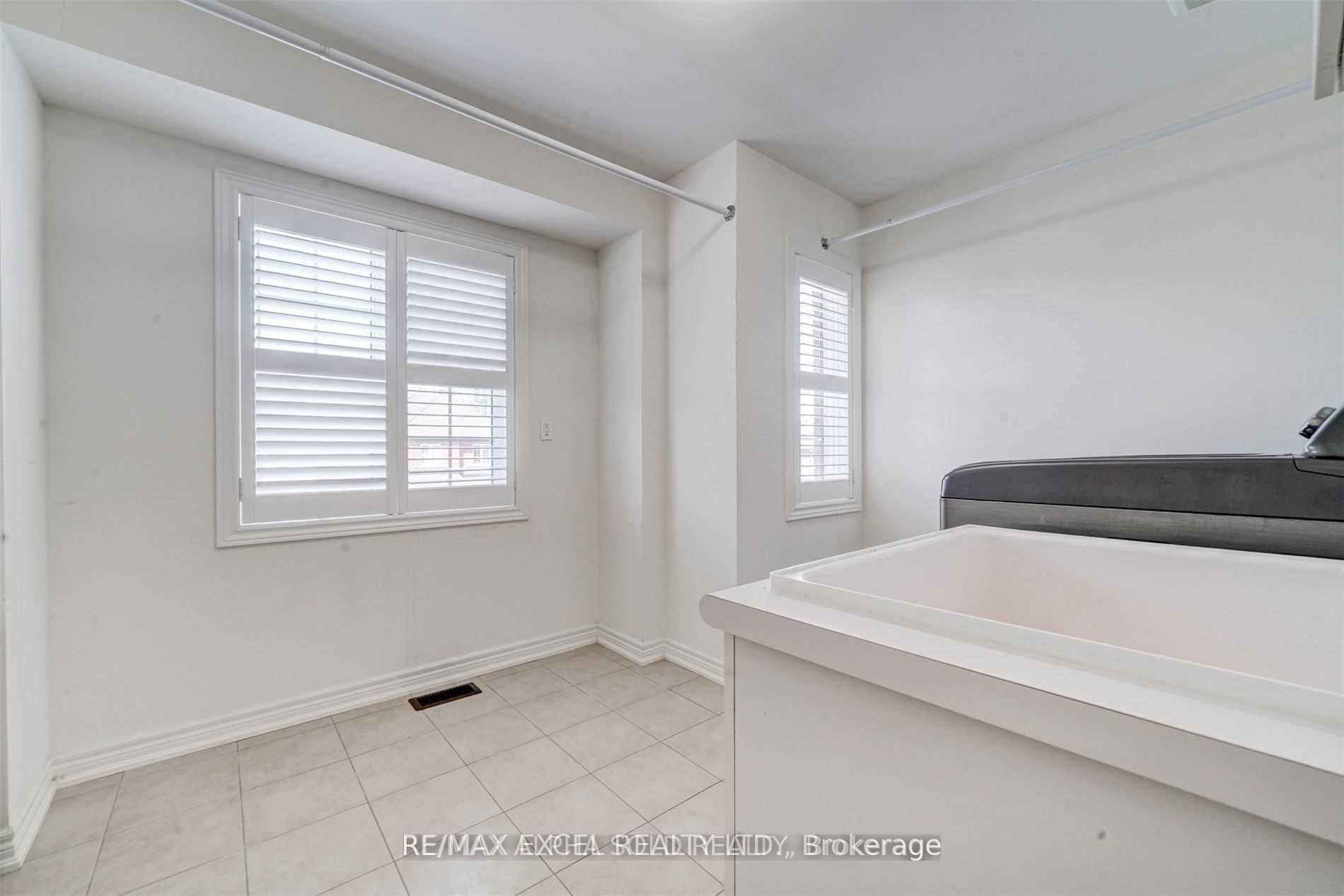 67 Alvin Curling Crescent Property Photo 22