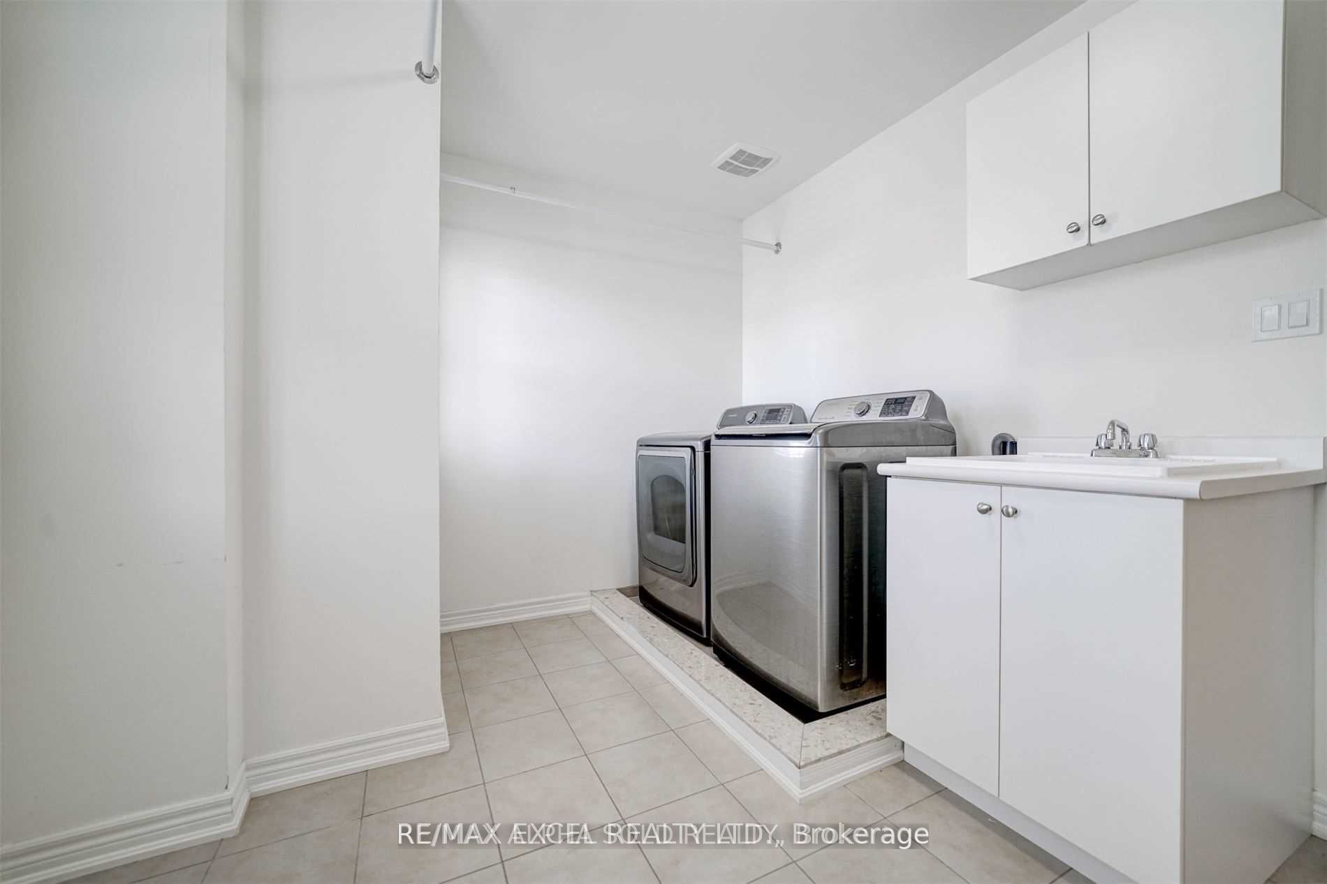 67 Alvin Curling Crescent Property Photo 23