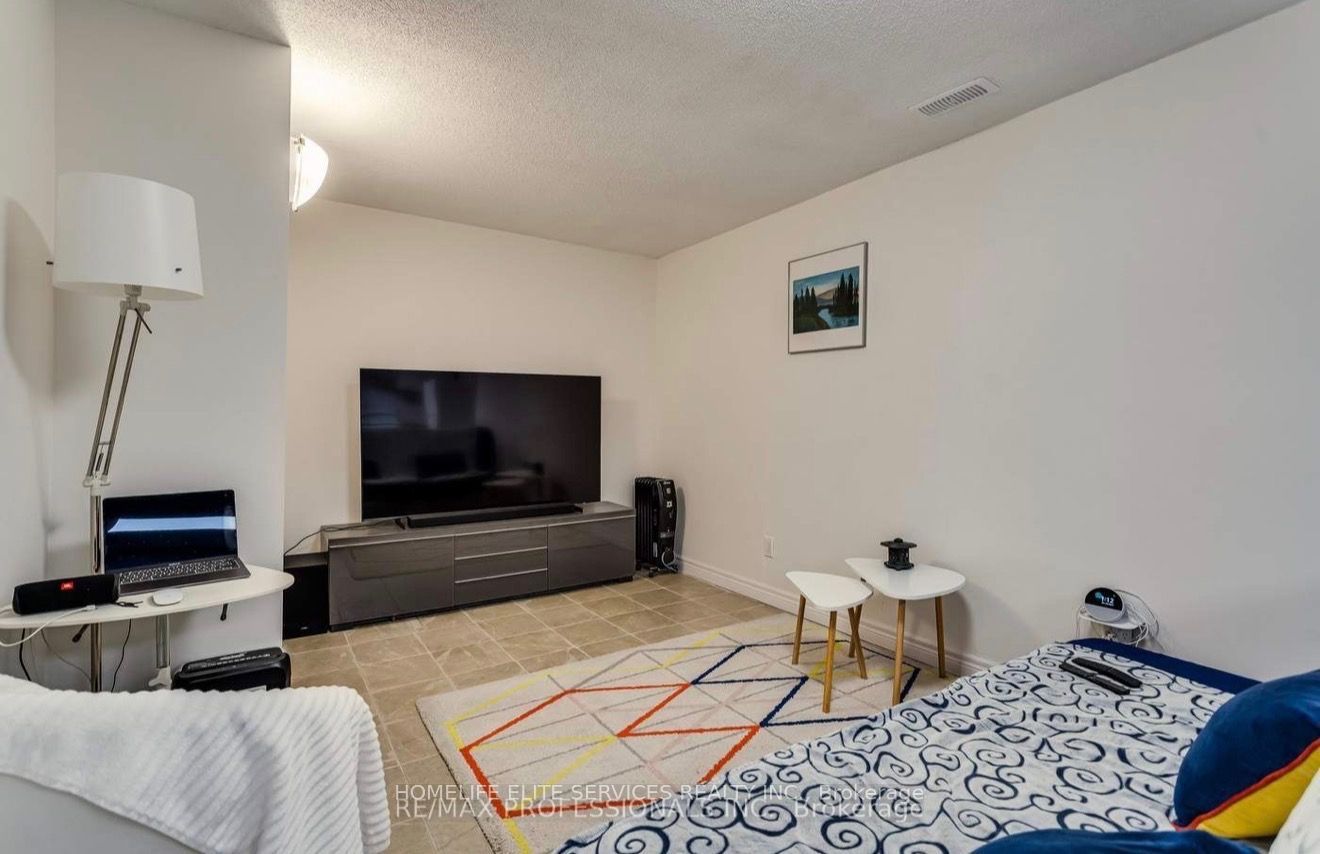 32 Heaver Drive Property Photo 2