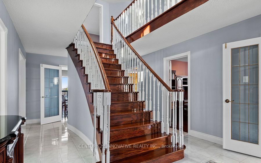 915 Catskill Drive E Property Photo 9