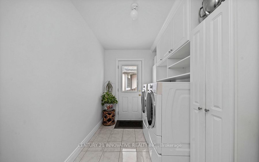 915 Catskill Drive E Property Photo 11