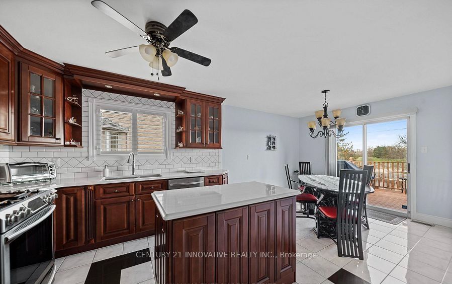 915 Catskill Drive E Property Photo 16