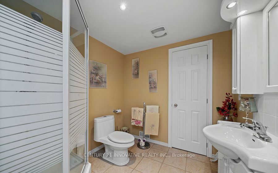 915 Catskill Drive E Property Photo 24