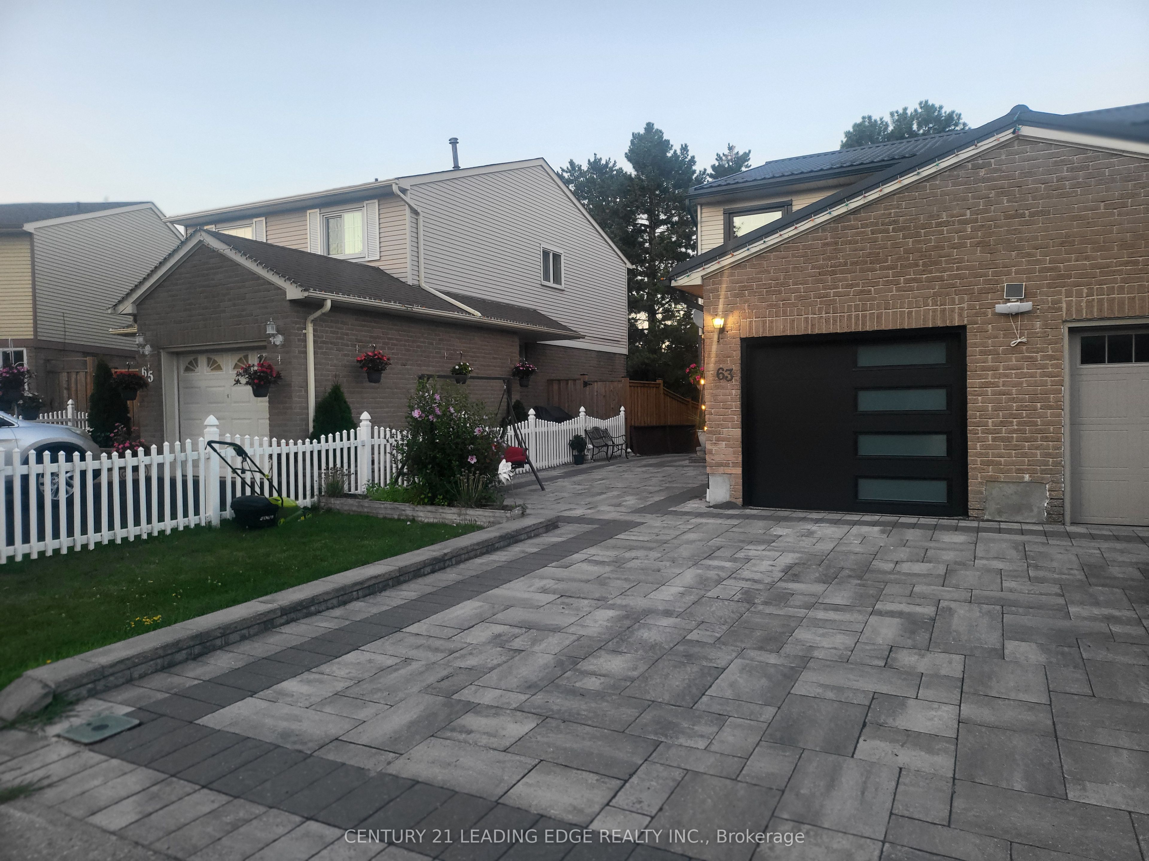 63 Nabob Crescent Property Photo 2