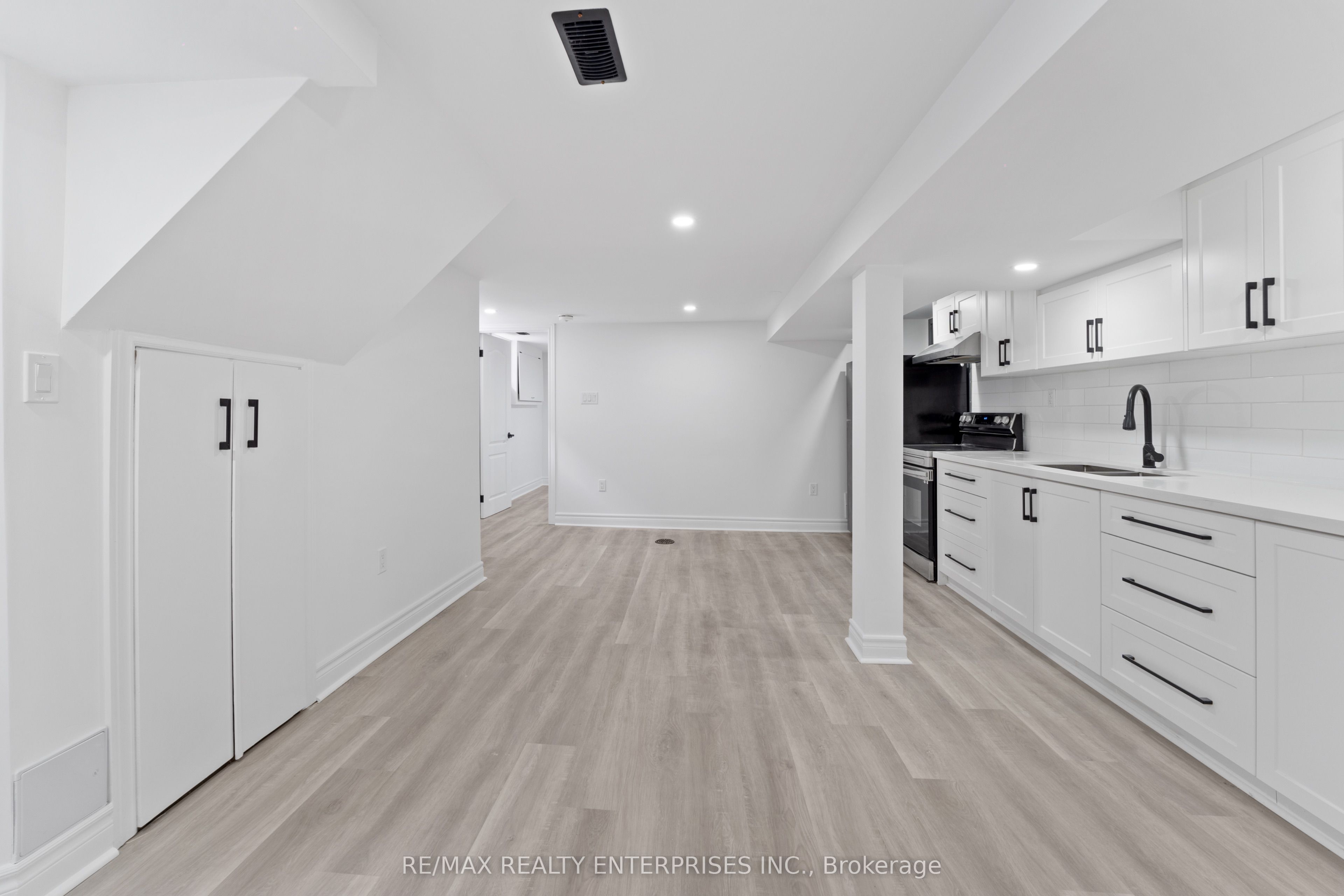 3 Dallyn Crescent Bsmt Property Photo 6