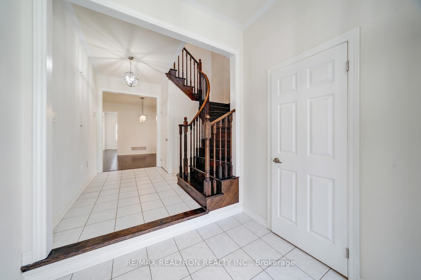 295 Northglen Boulevard Property Photo 4
