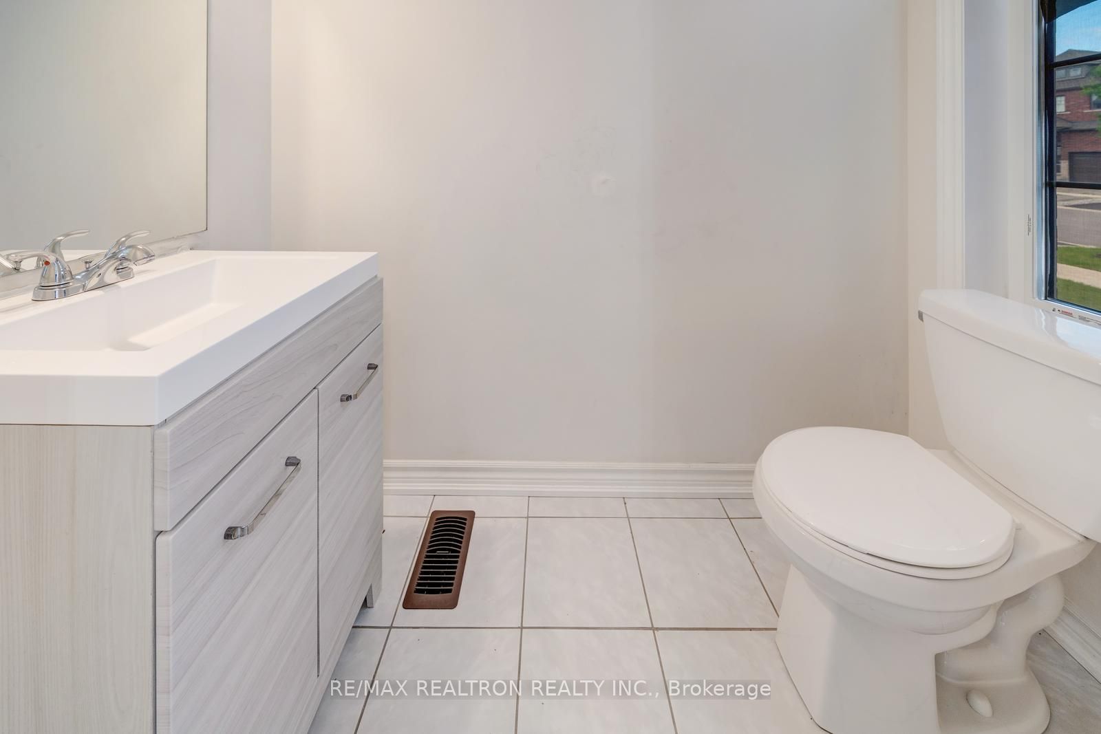 295 Northglen Boulevard Property Photo 5
