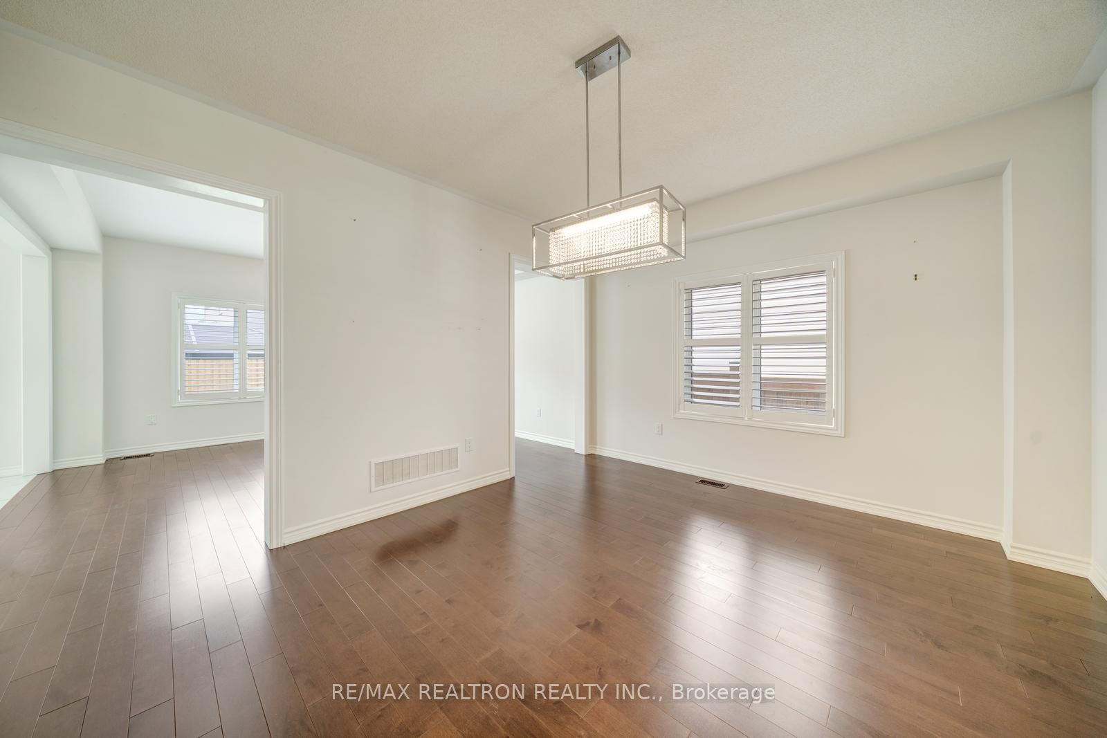 295 Northglen Boulevard Property Photo 7