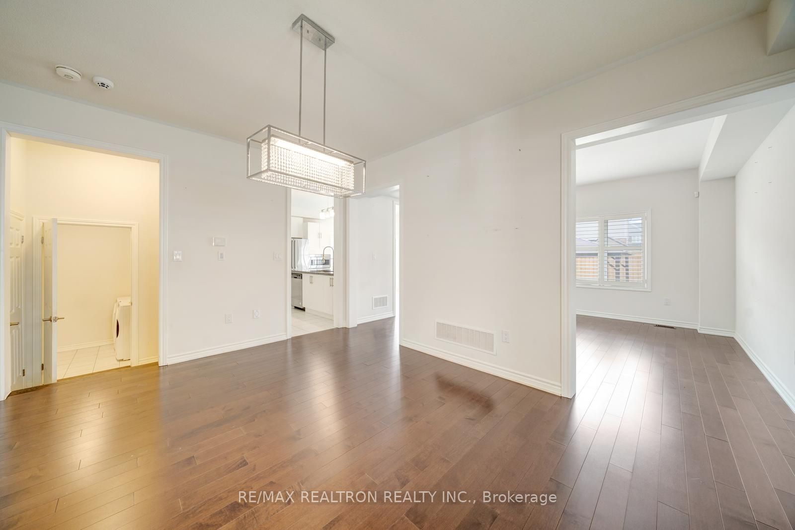 295 Northglen Boulevard Property Photo 8