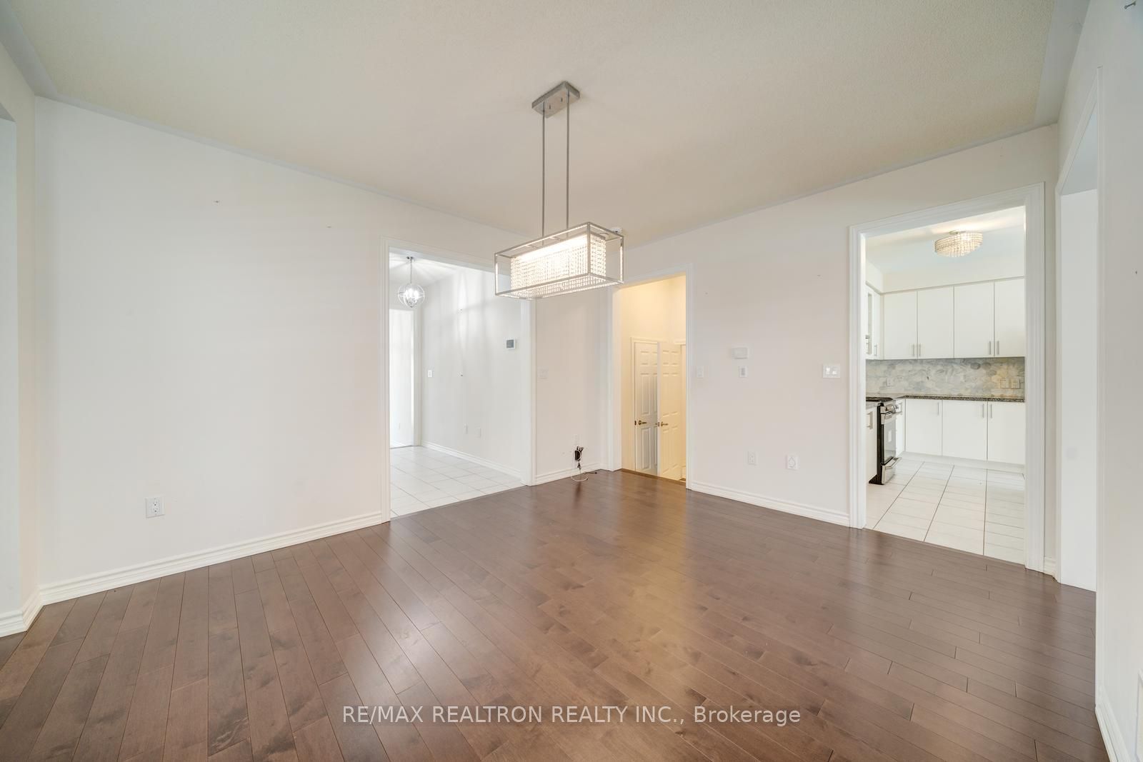 295 Northglen Boulevard Property Photo 9