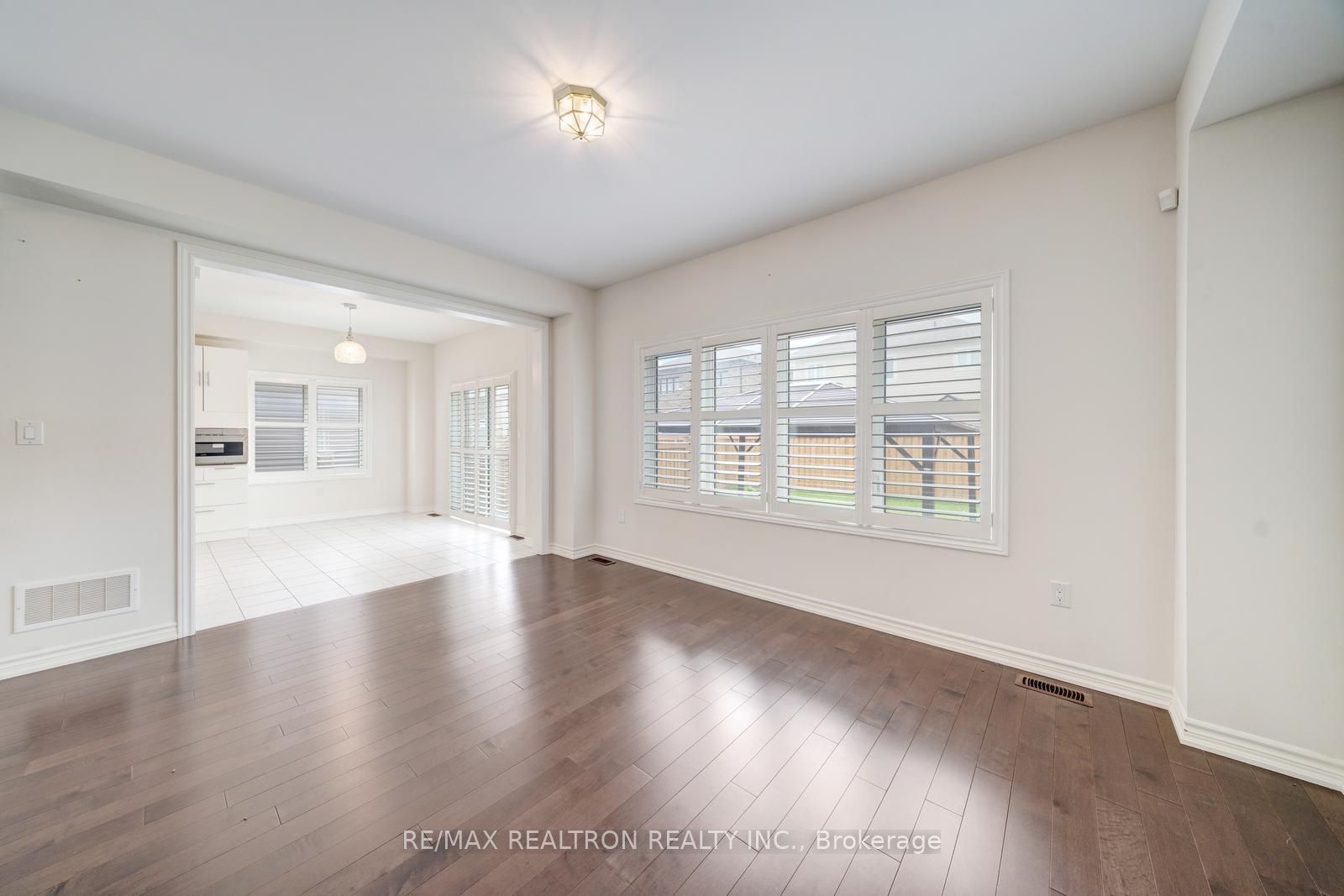 295 Northglen Boulevard Property Photo 15
