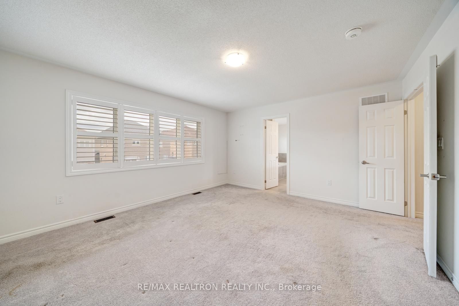 295 Northglen Boulevard Property Photo 24