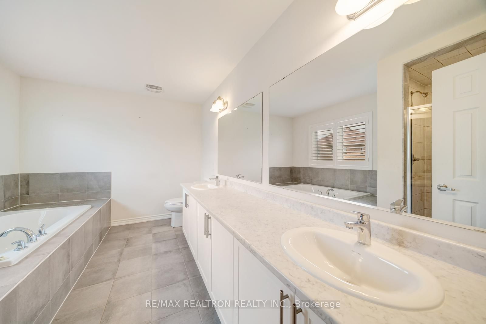 295 Northglen Boulevard Property Photo 27