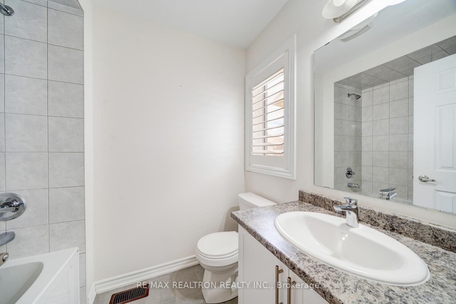 295 Northglen Boulevard Property Photo 32