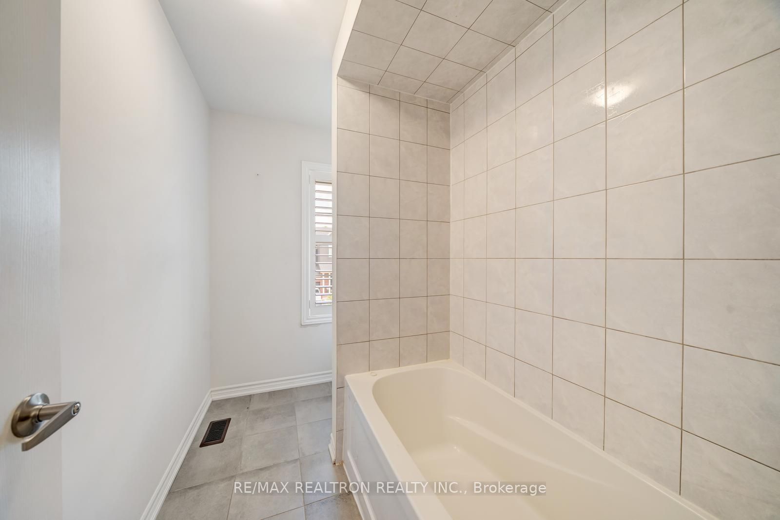 295 Northglen Boulevard Property Photo 37