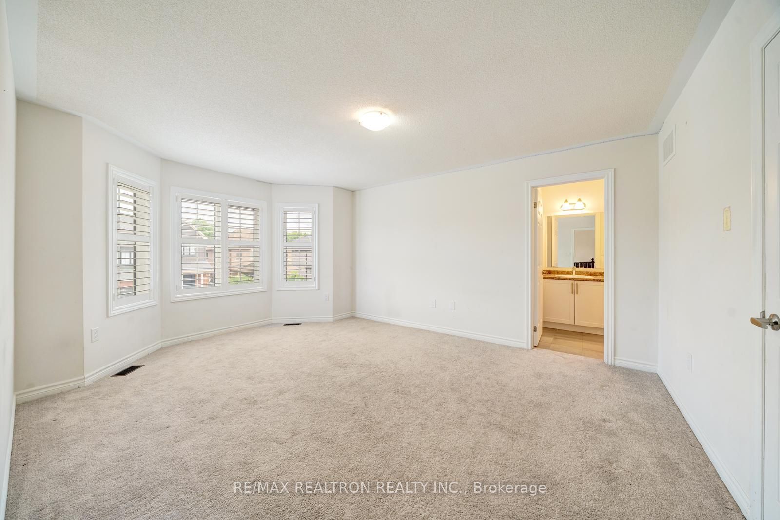 295 Northglen Boulevard Property Photo 38