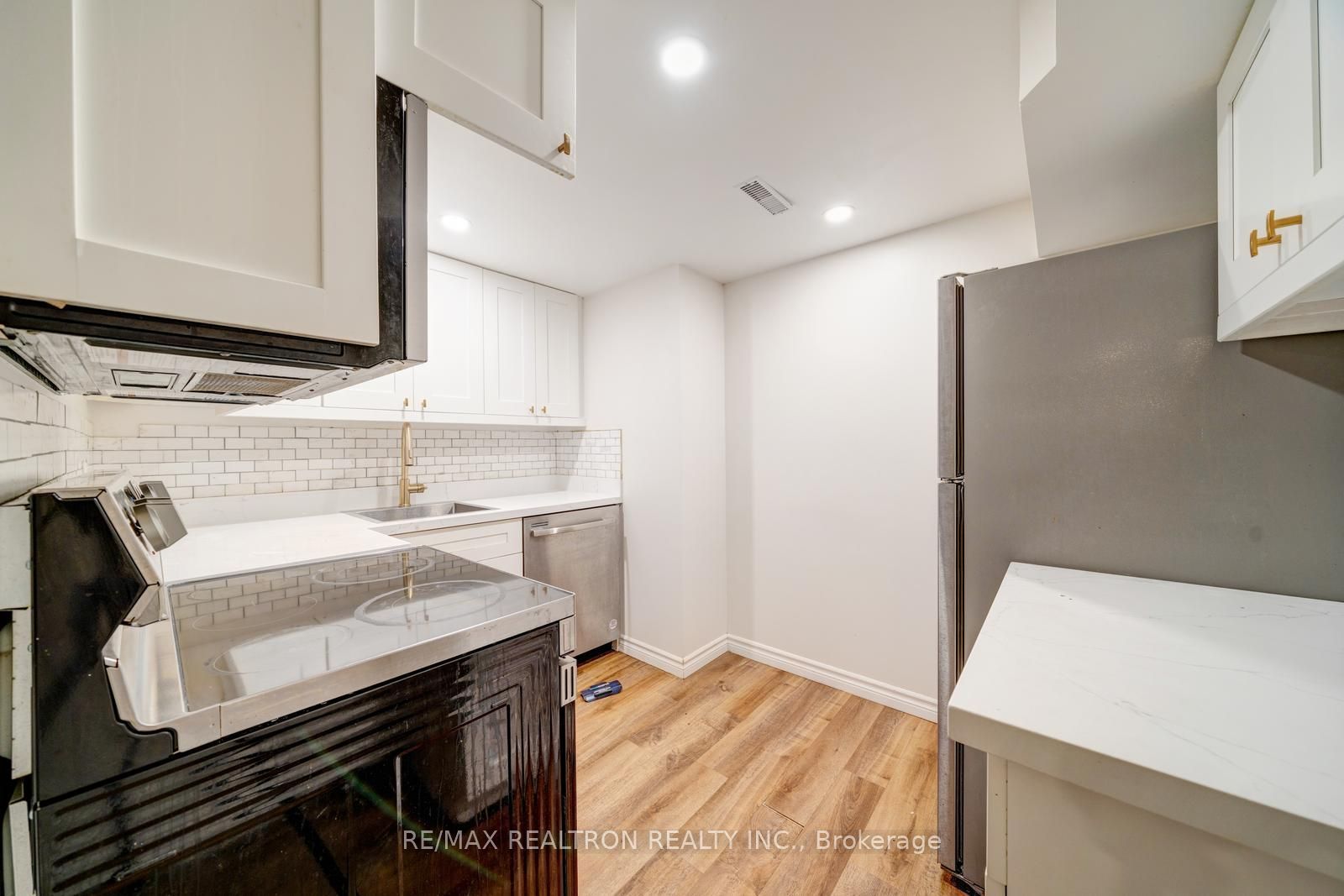 295 Northglen Boulevard Property Photo 41