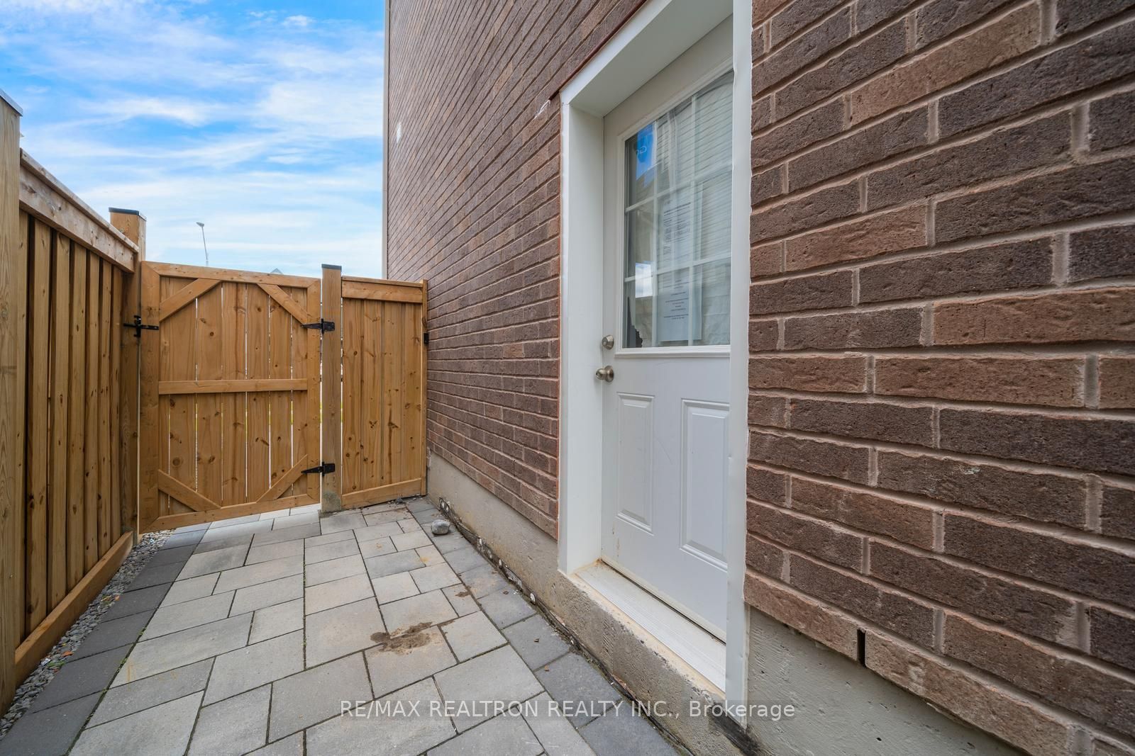 295 Northglen Boulevard Property Photo 48