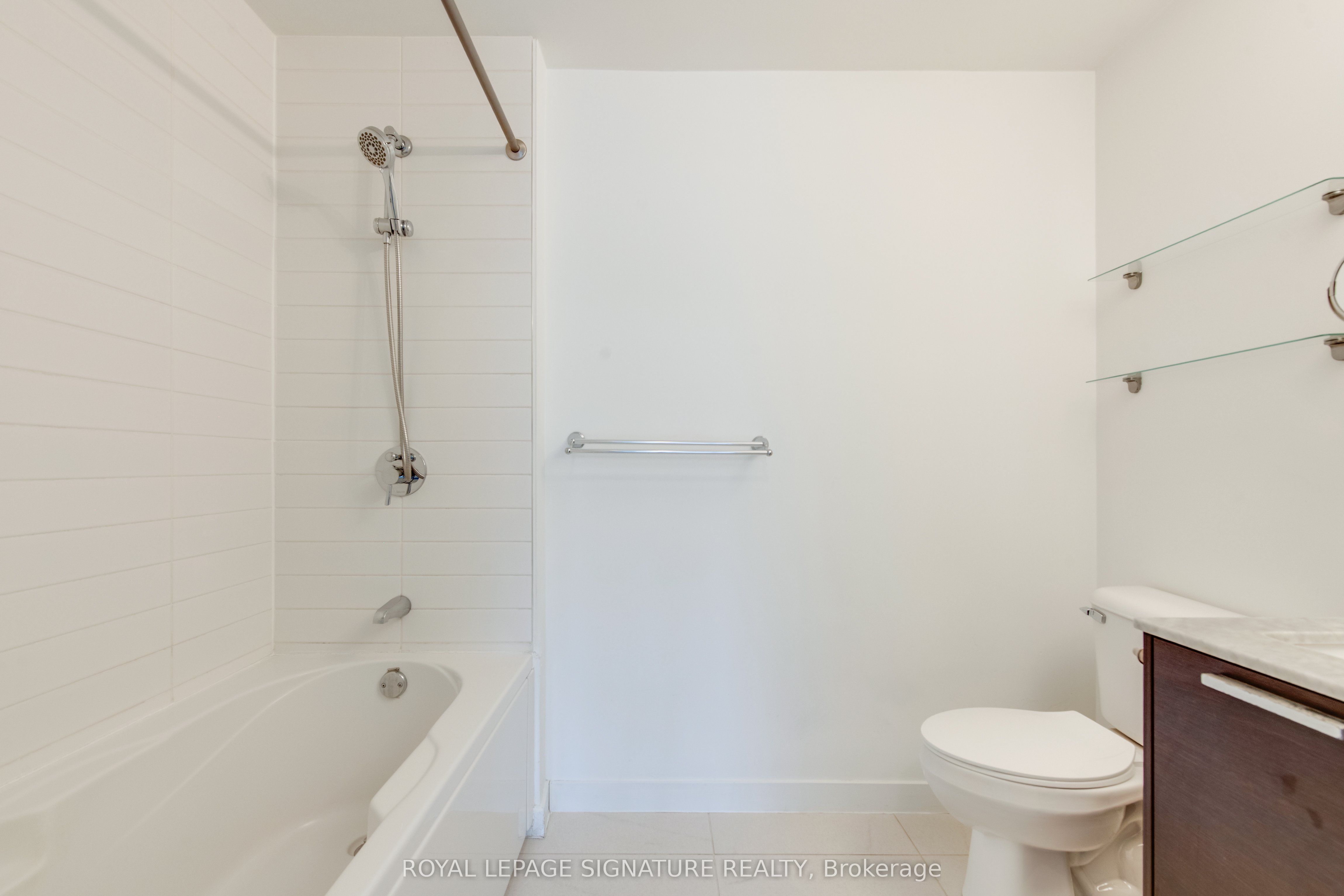 625 Queen Street E 211 Property Photo 39