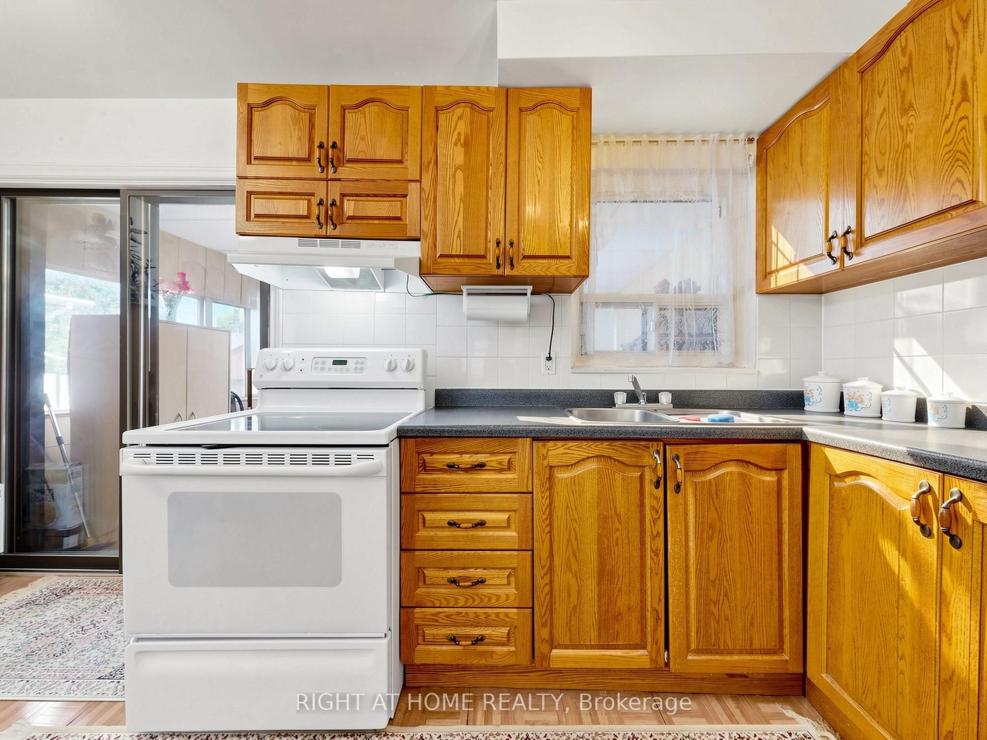 771 Birchmount Road Property Photo 3