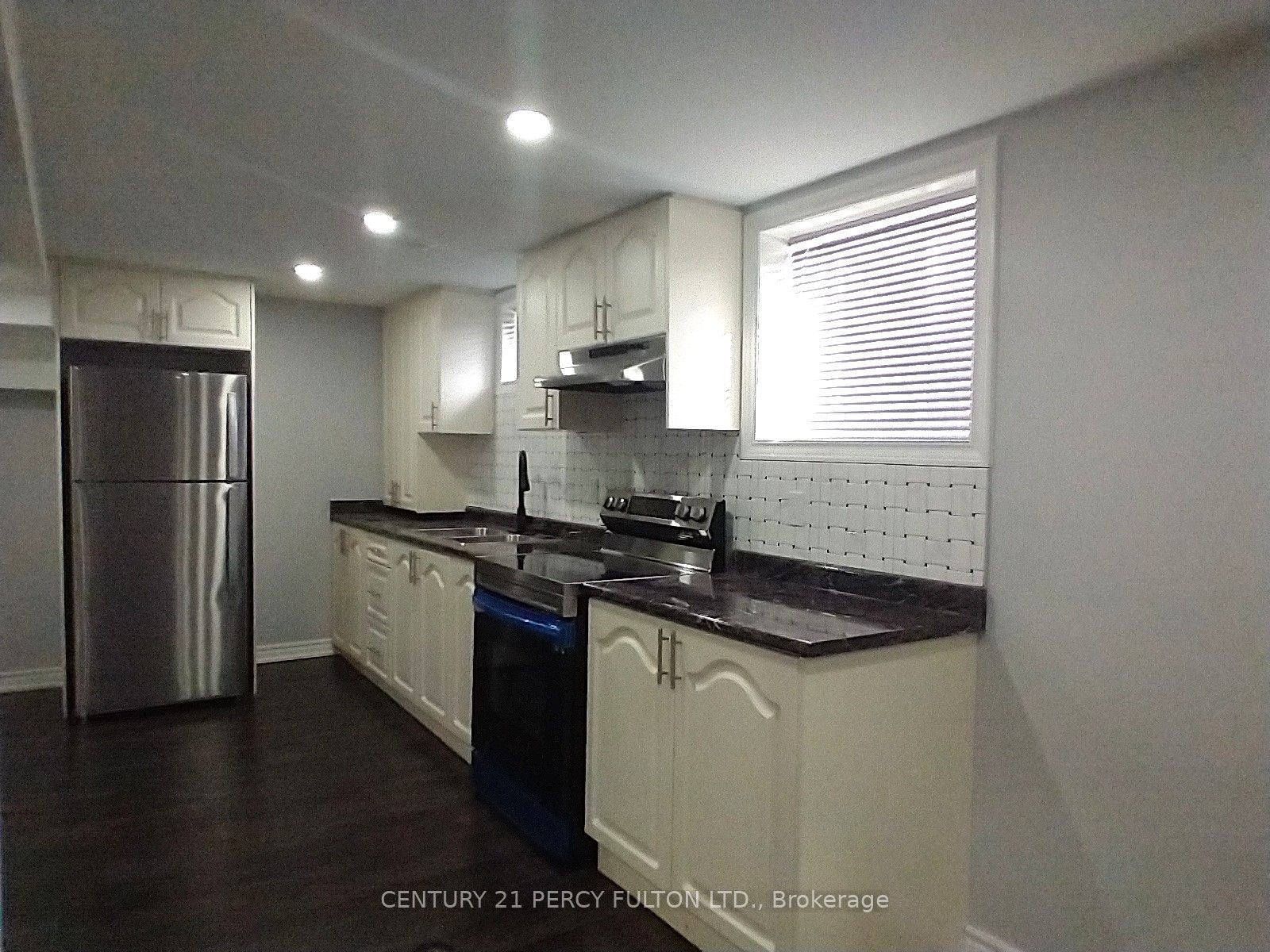 401 Anderson Street Property Photo 4