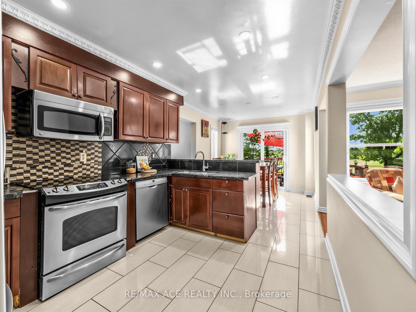 53 Howes Street Property Photo 4
