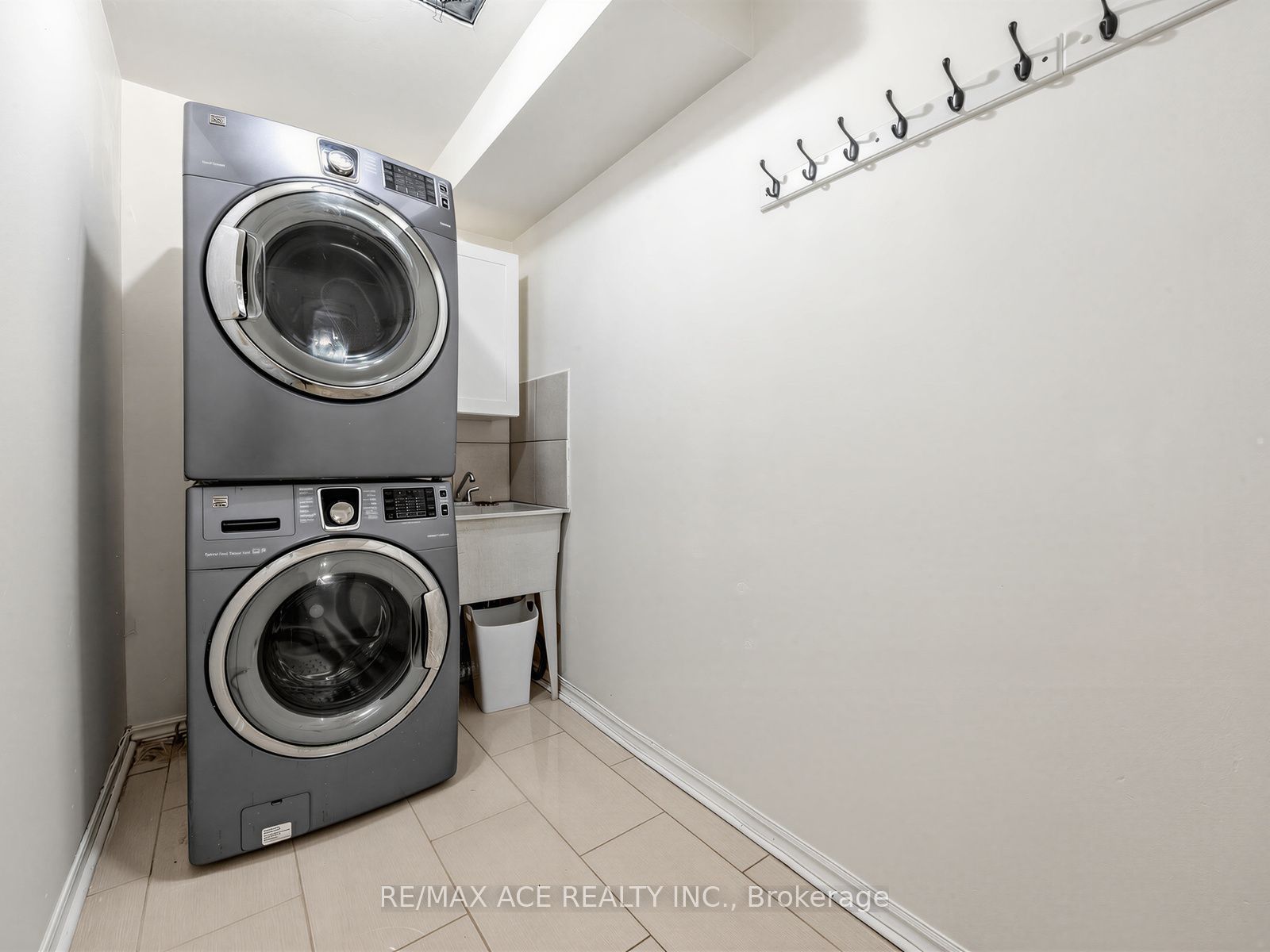 53 Howes Street Property Photo 25