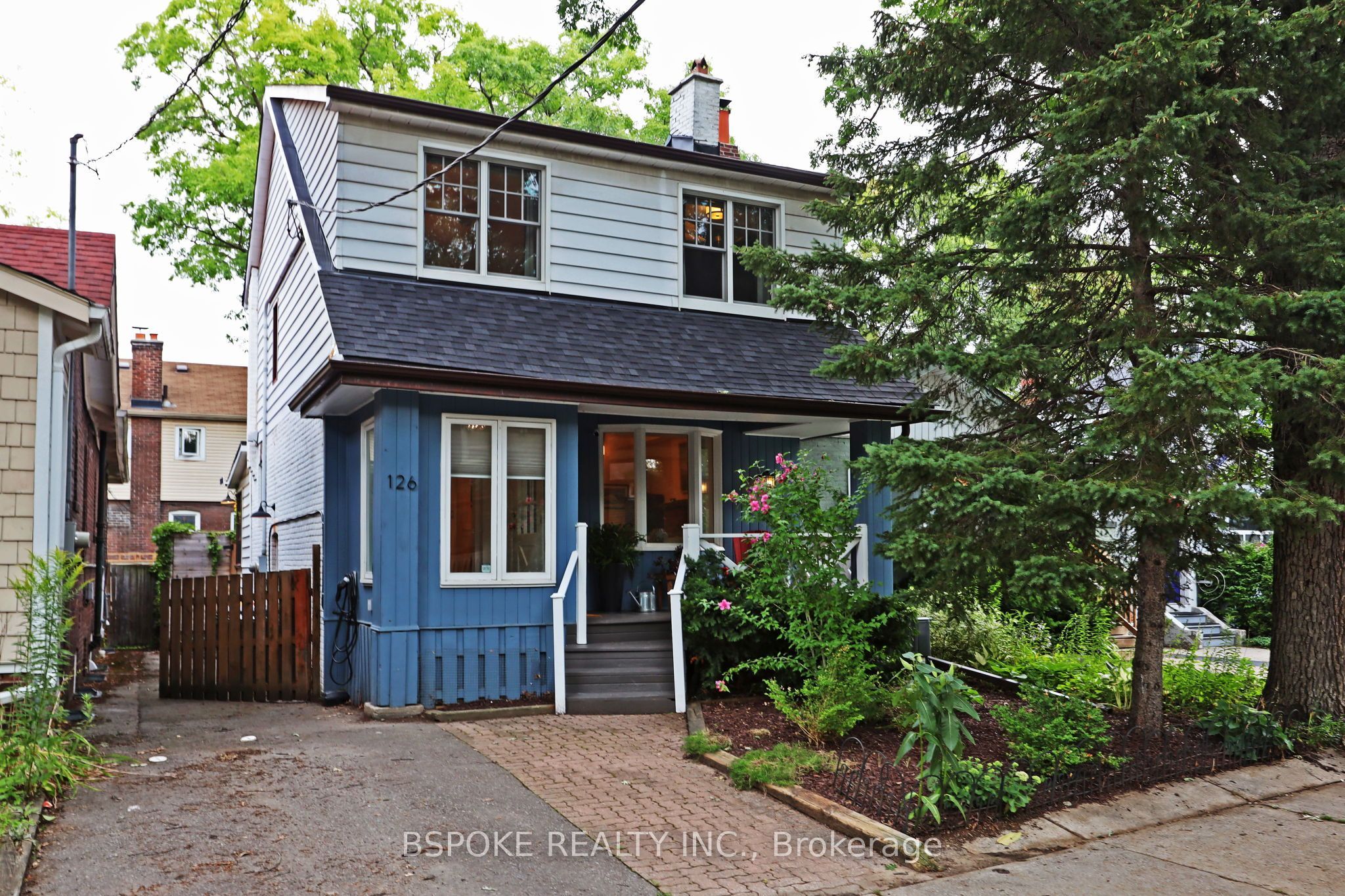126 Oakcrest Avenue Property Photo 3