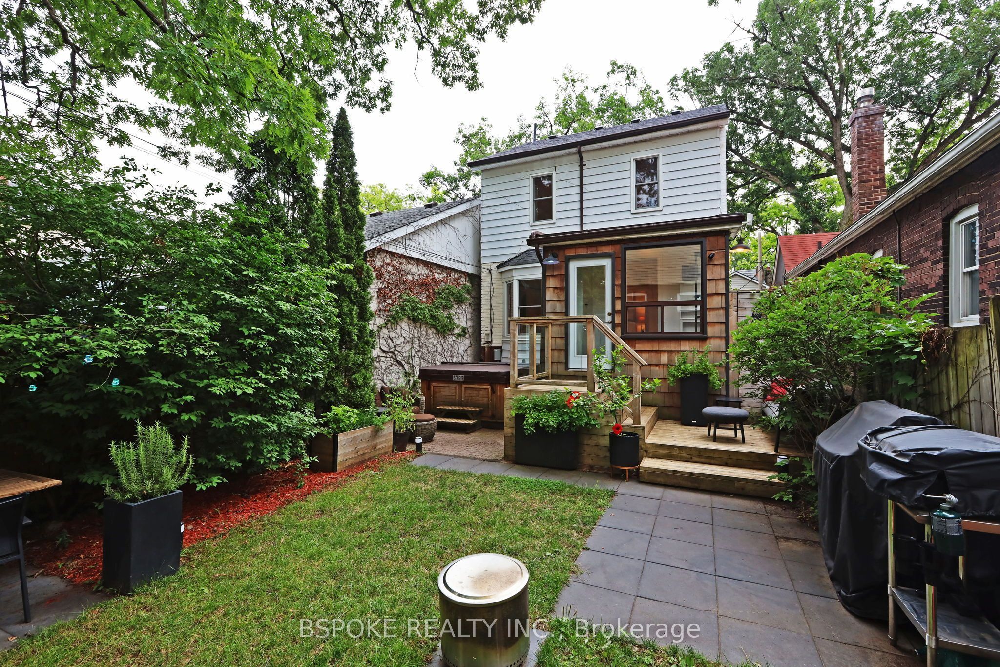 126 Oakcrest Avenue Property Photo 28