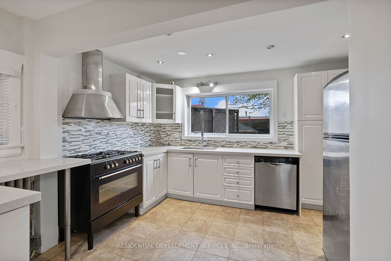 363 Strathmore Boulevard Property Photo 8