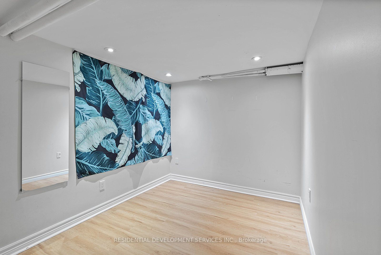 363 Strathmore Boulevard Property Photo 37