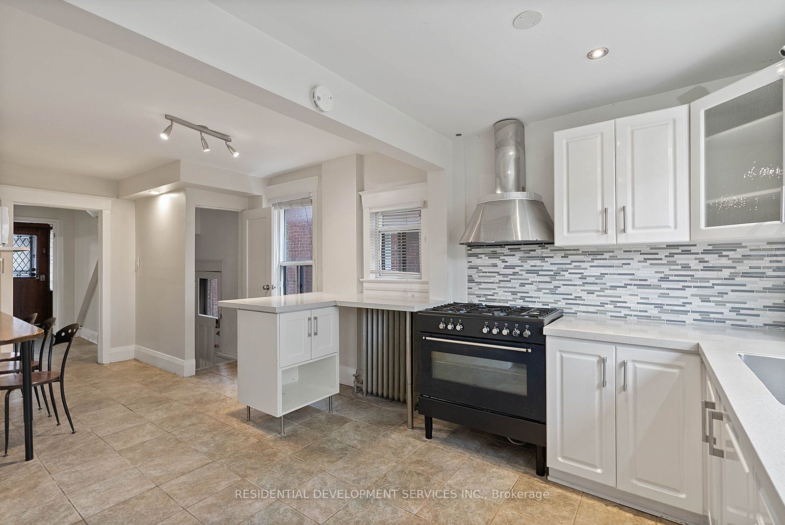 363 Strathmore Boulevard Property Photo 9