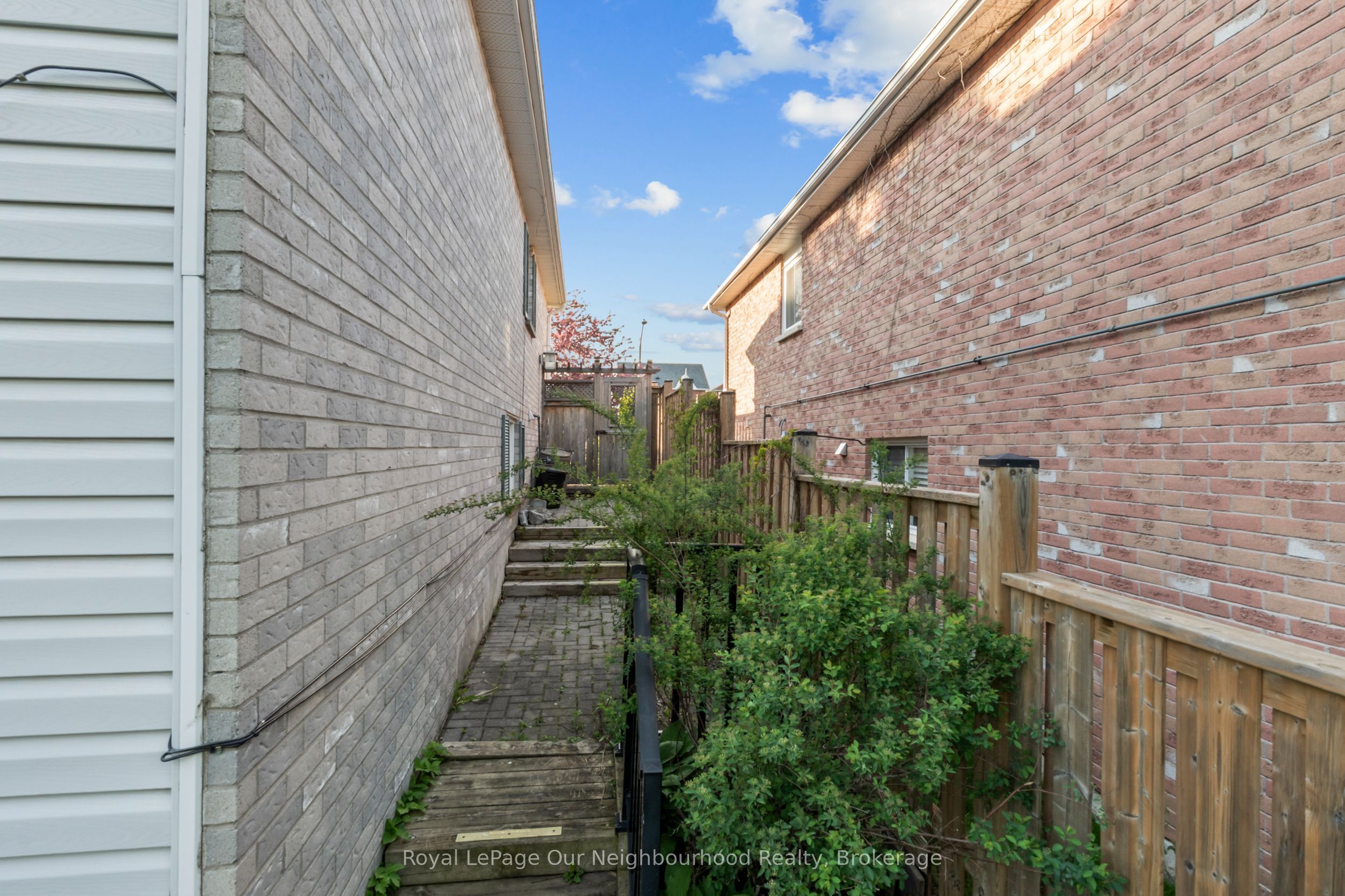 42 Glanville Crescent Property Photo 37