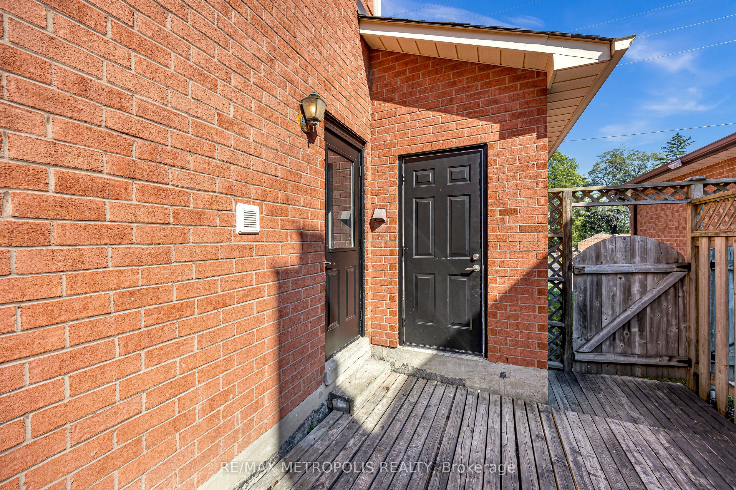 296 Thornton Road N Property Photo 3