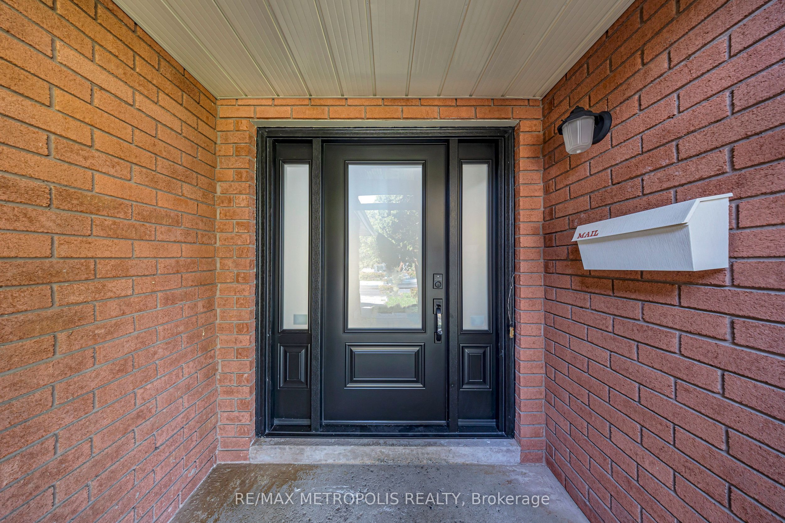 296 Thornton Road N Property Photo 6