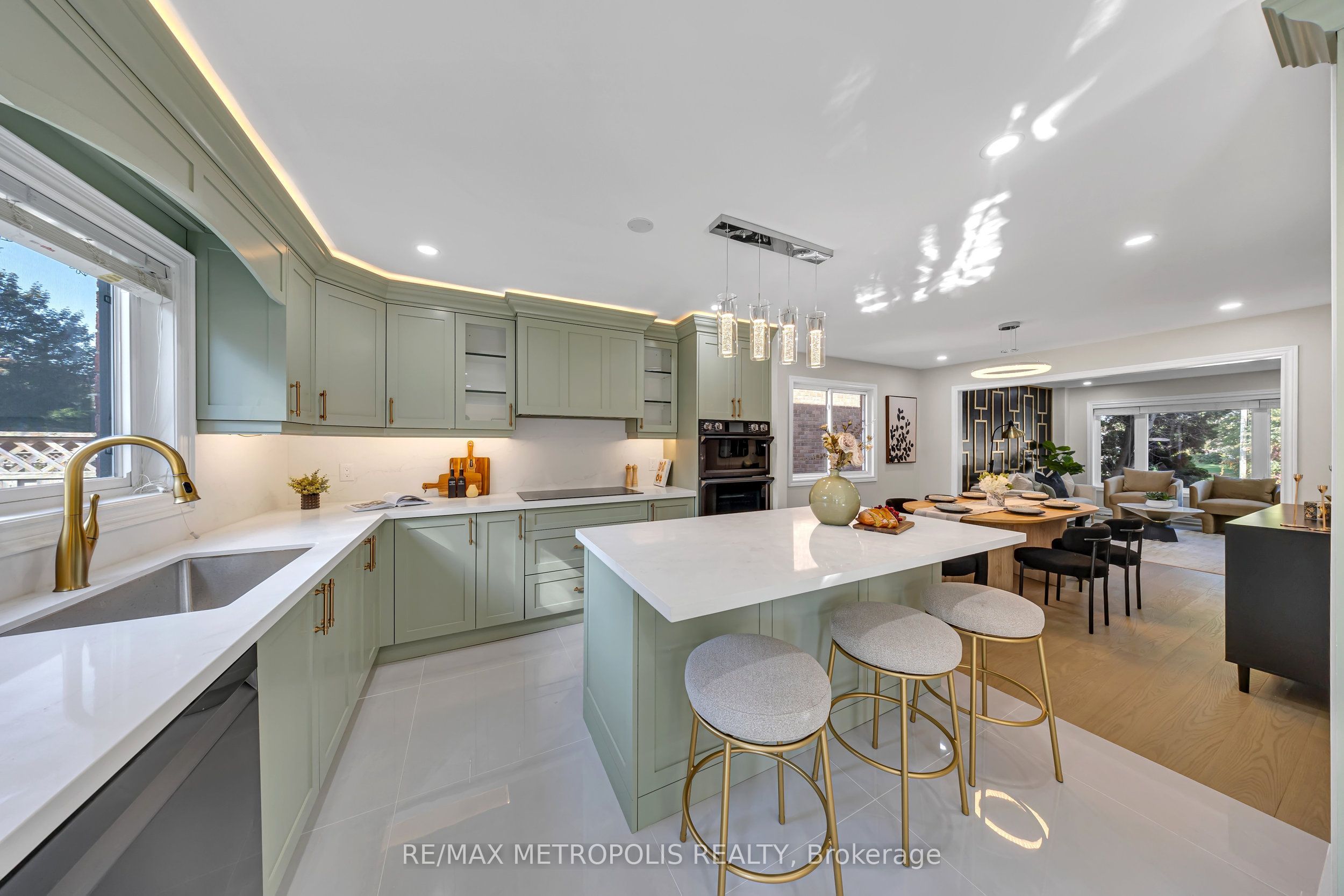 296 Thornton Road N Property Photo 15