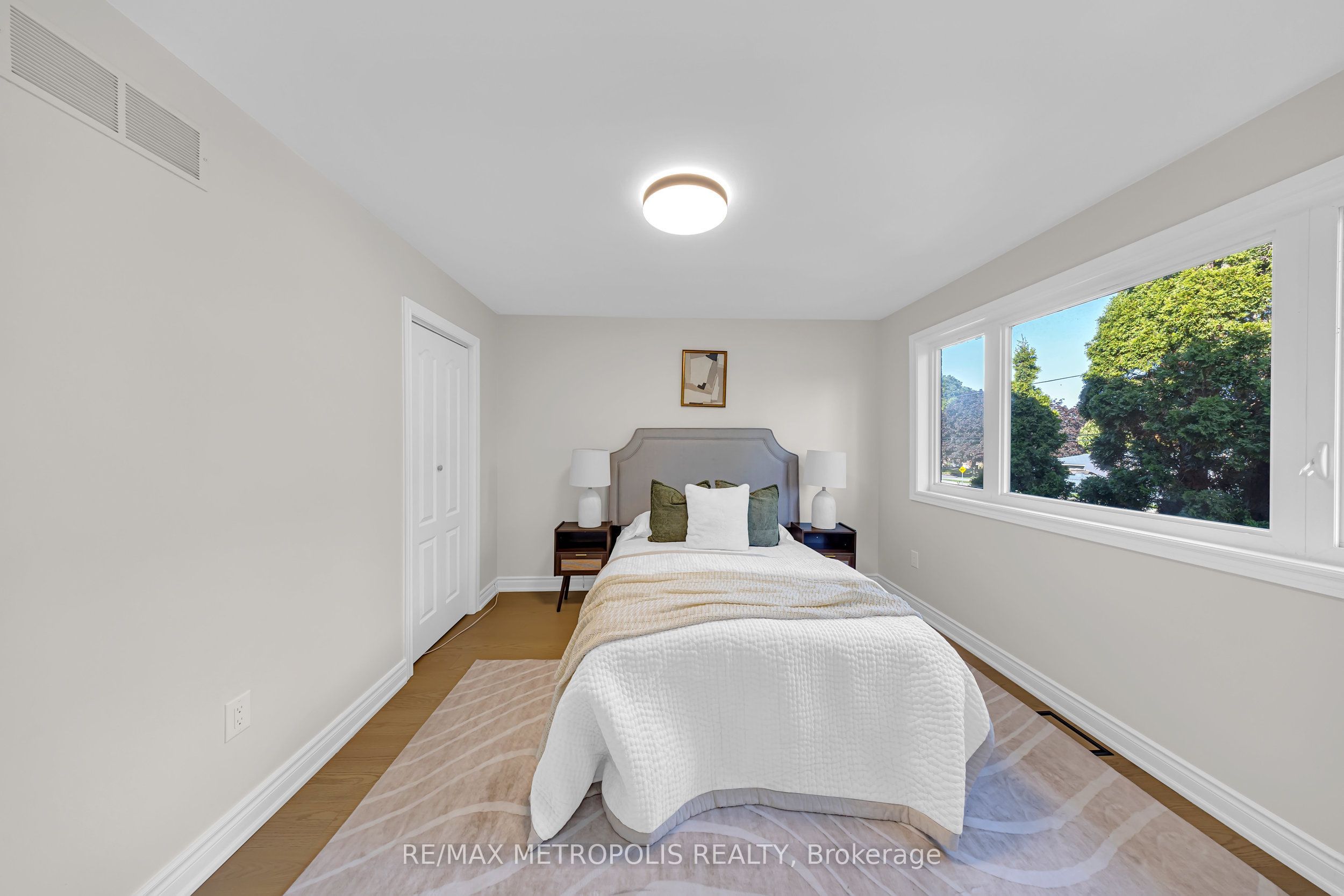 296 Thornton Road N Property Photo 29