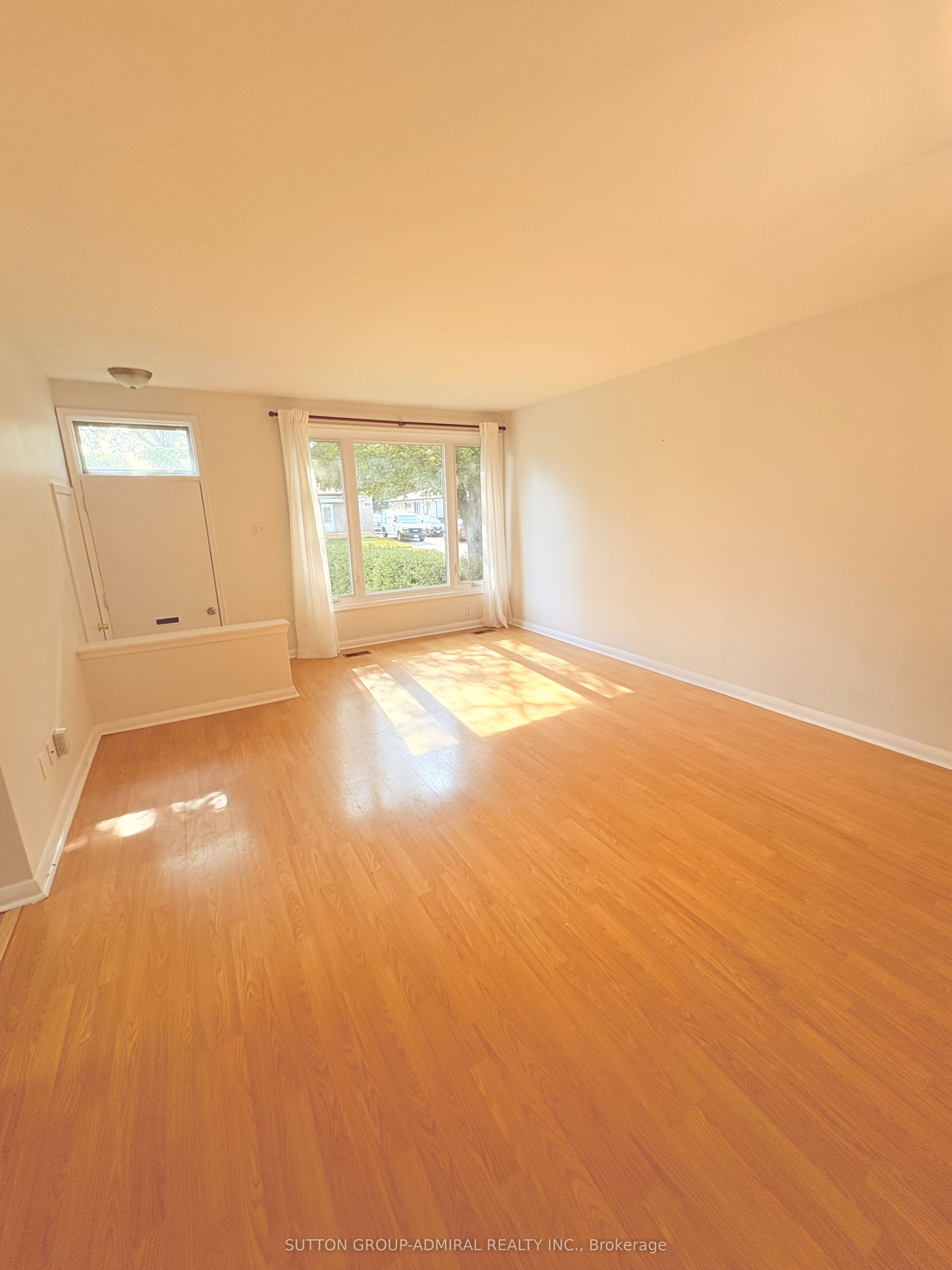 319 Dovedale Drive Property Photo 3