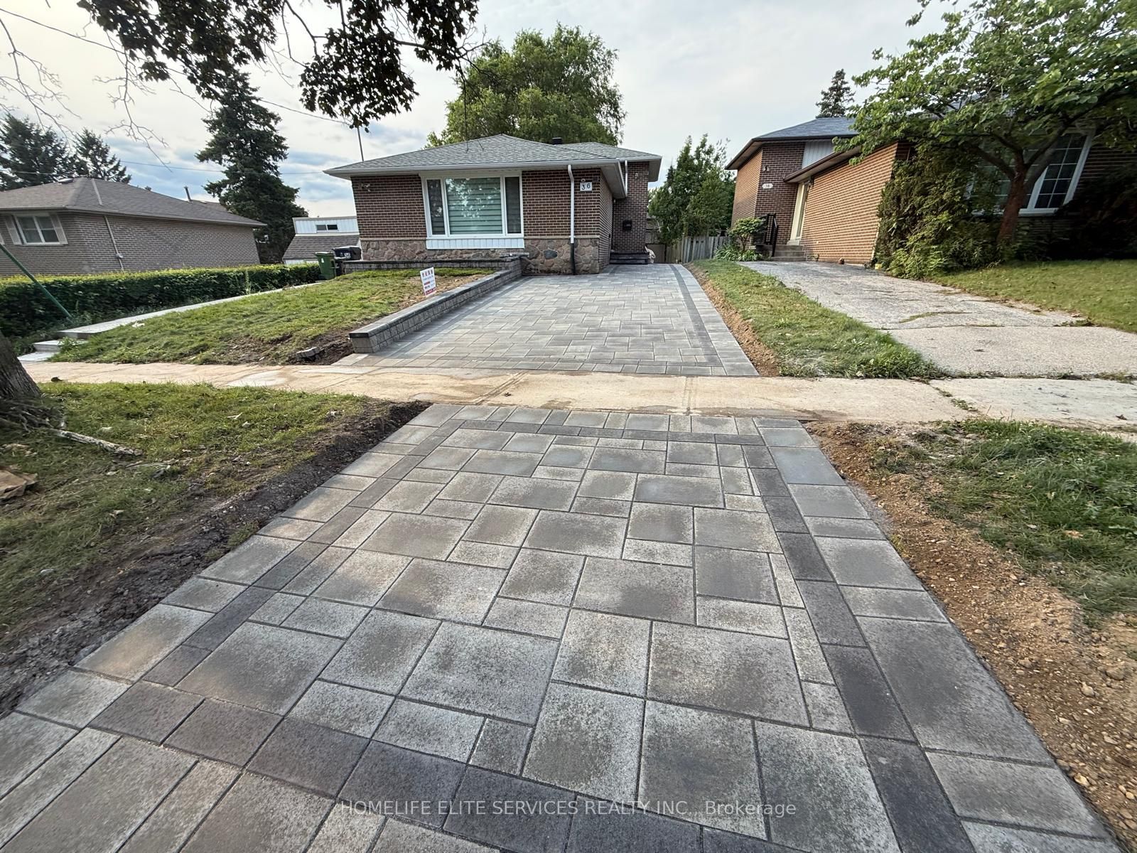 36 Manorglen Crescent Property Photo 1