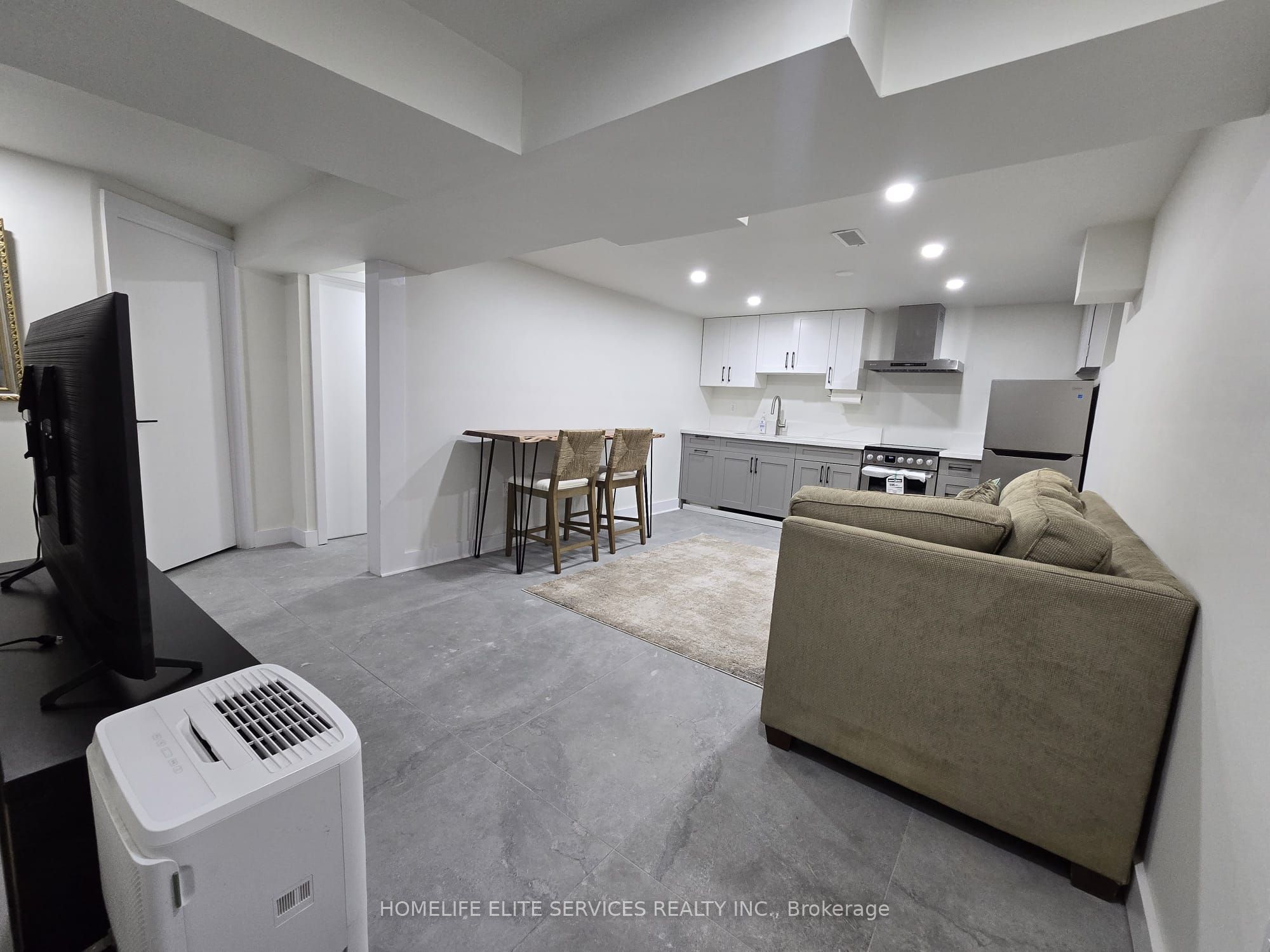 36 Manorglen Crescent Property Photo 12