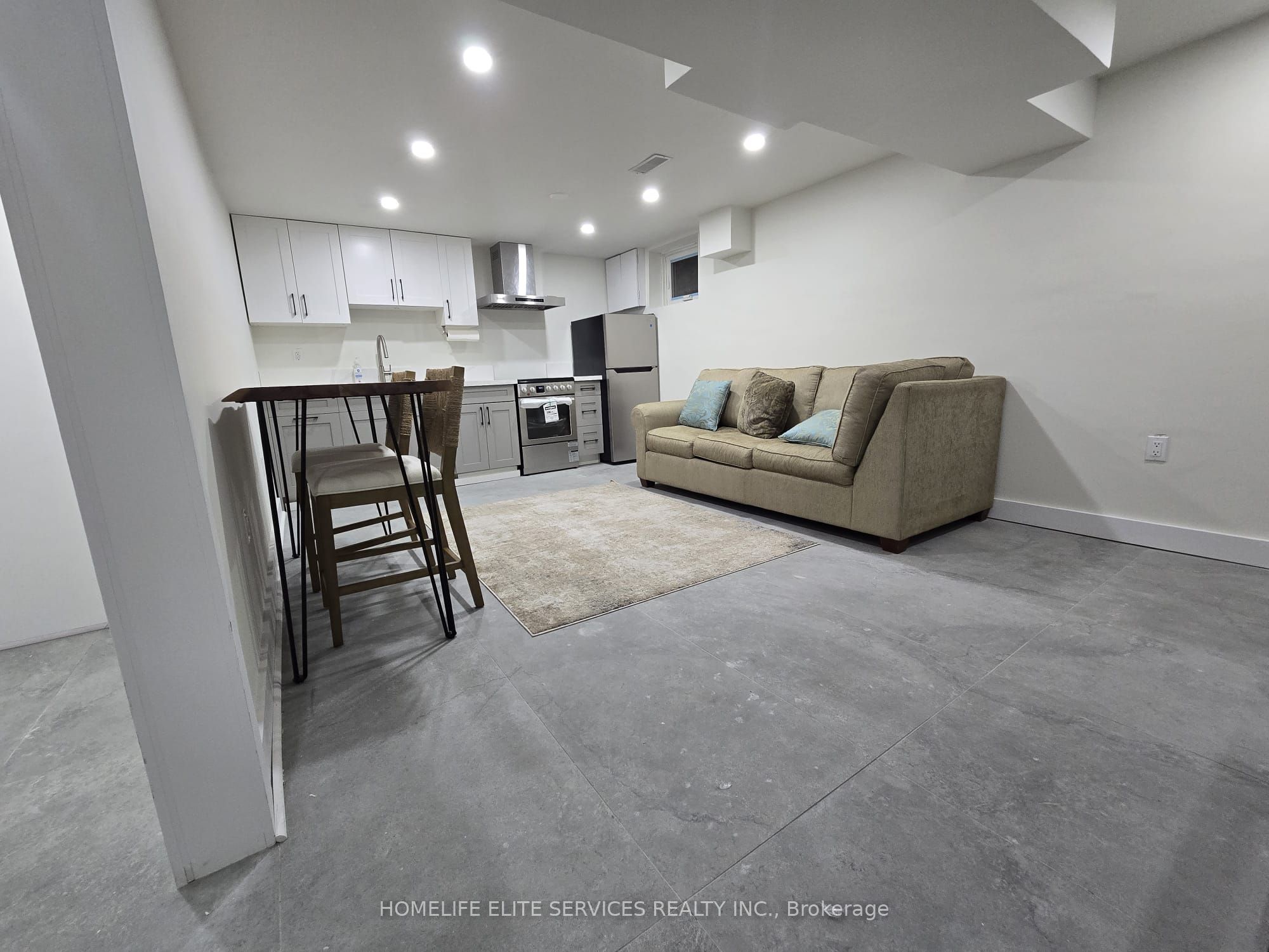 36 Manorglen Crescent Property Photo 13