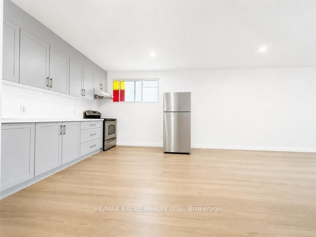 20 King Street E Property Photo 16