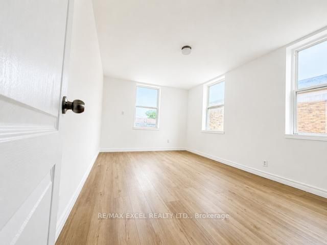 20 King Street E Property Photo 20