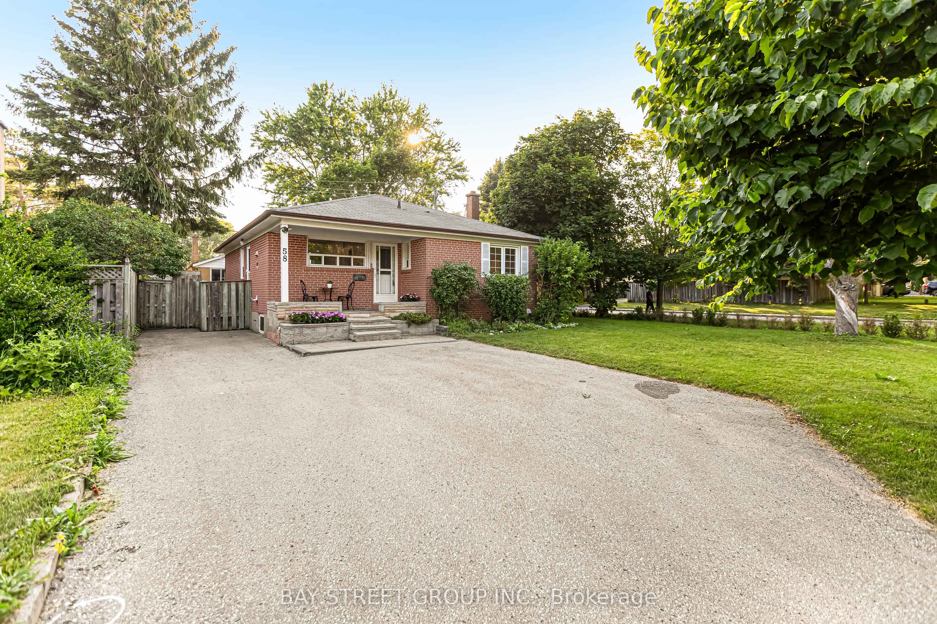 58 Billingsgate Crescent Property Photo 1