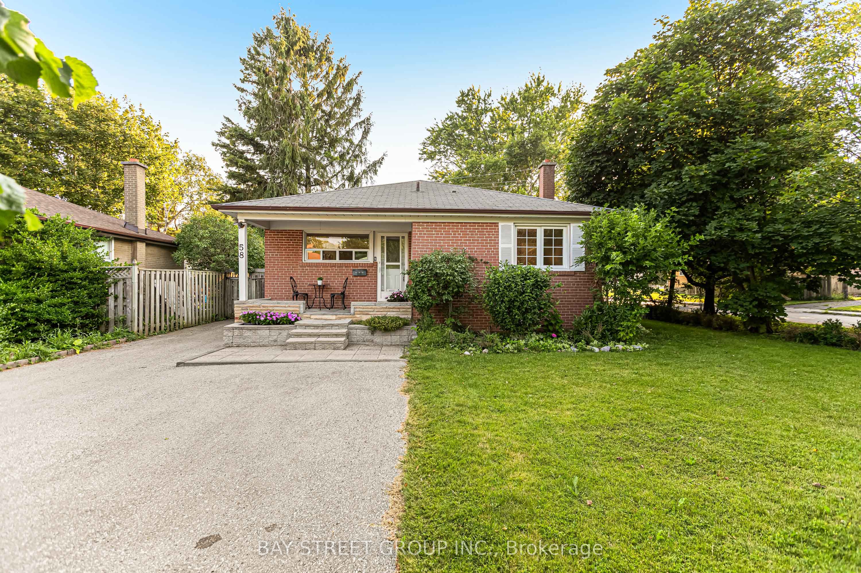 58 Billingsgate Crescent Property Photo 2